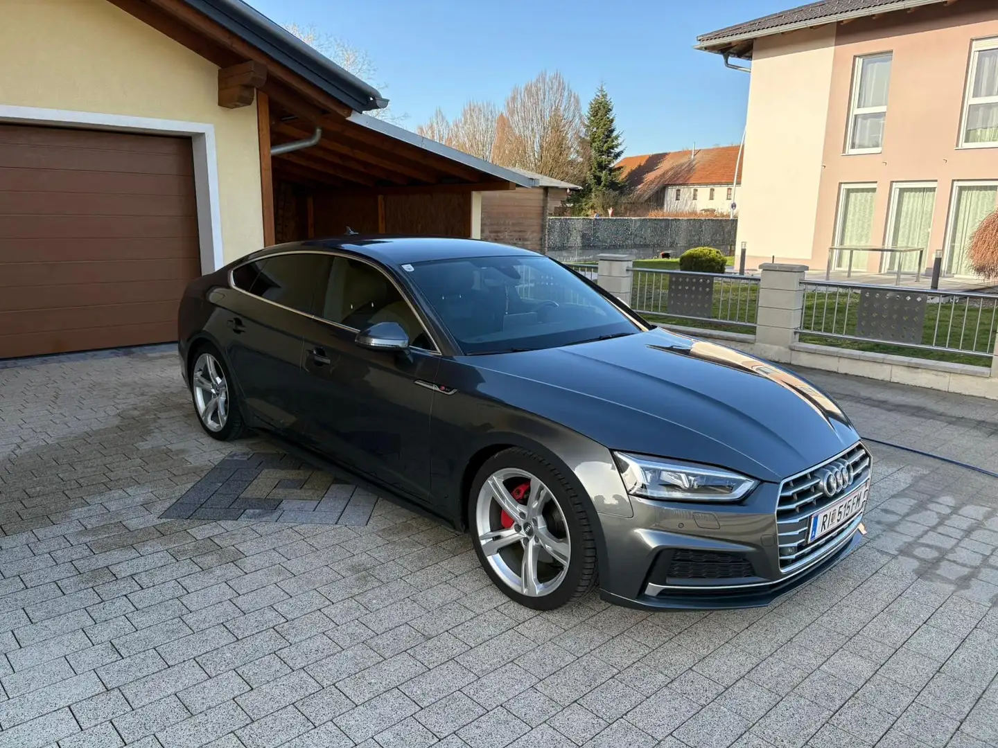 Audi A5 SB sport 2,0 TDI S-tronic Grau - 1