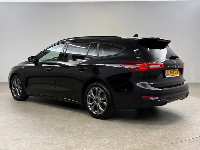 Ford Focus view 3