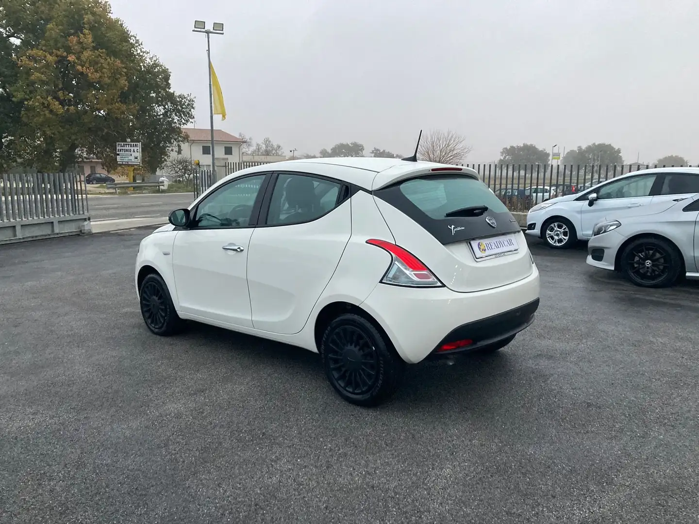 Lancia Ypsilon 1.0 firefly hybrid Silver s&s Bianco - 2