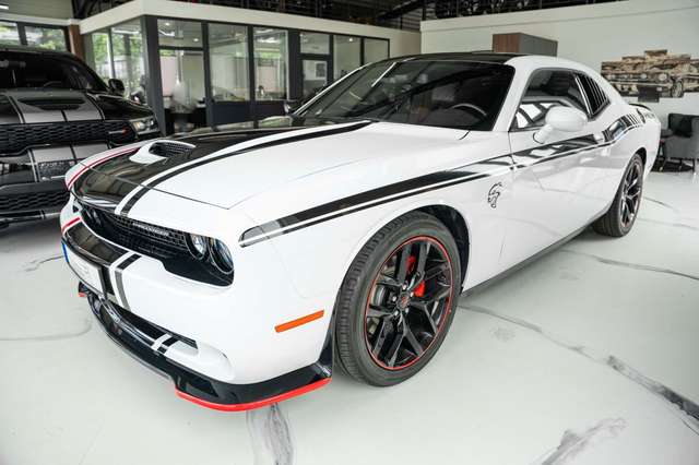 Imagine Dodge Challenger 5,7 R/T HEMI NAV ALPINE KAMERA LED