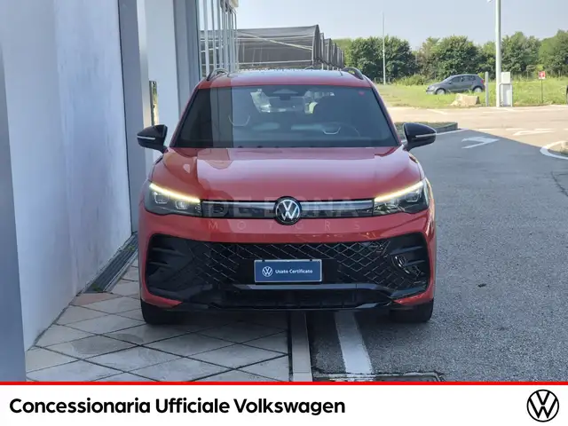 Volkswagen Tiguan view 3