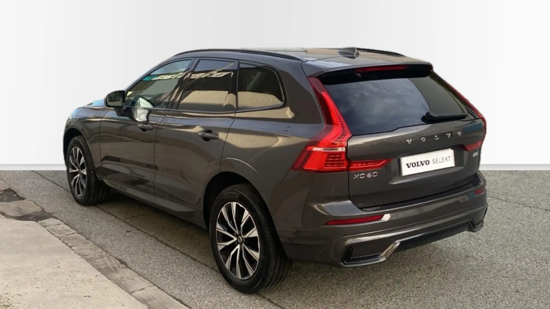 Volvo XC60 B4 Plus Dark FWD Aut. Gris - 2