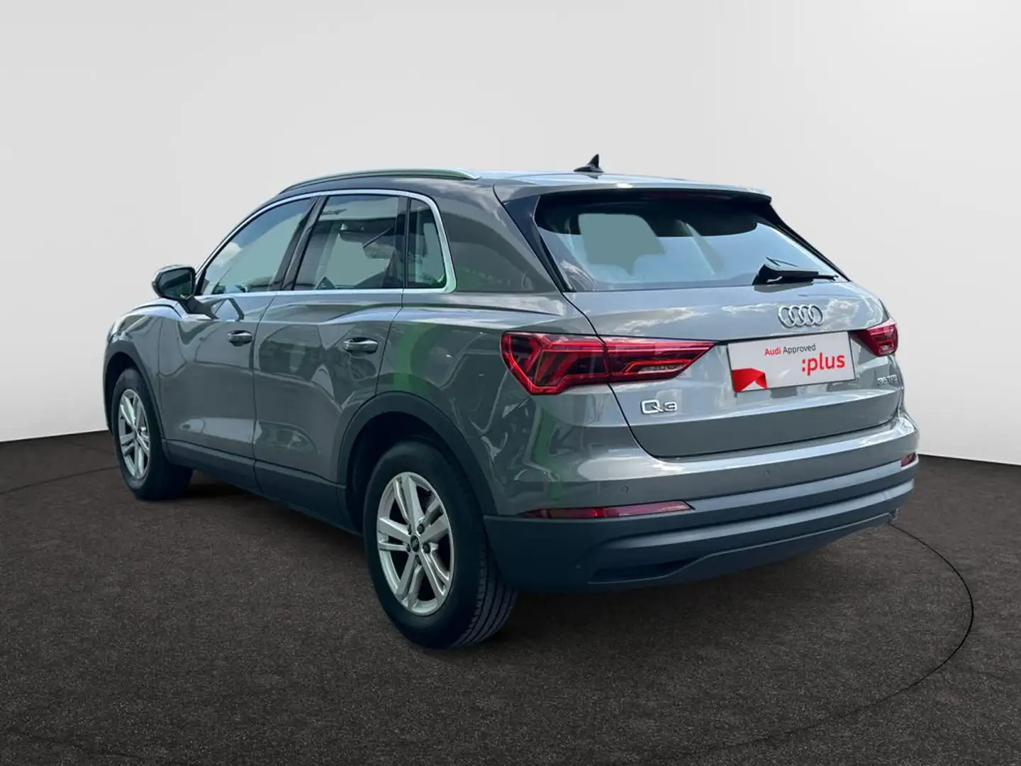 Audi Q3 Audi Q3  Business Edition Attraction 35 TFSI  110( Grijs - 2