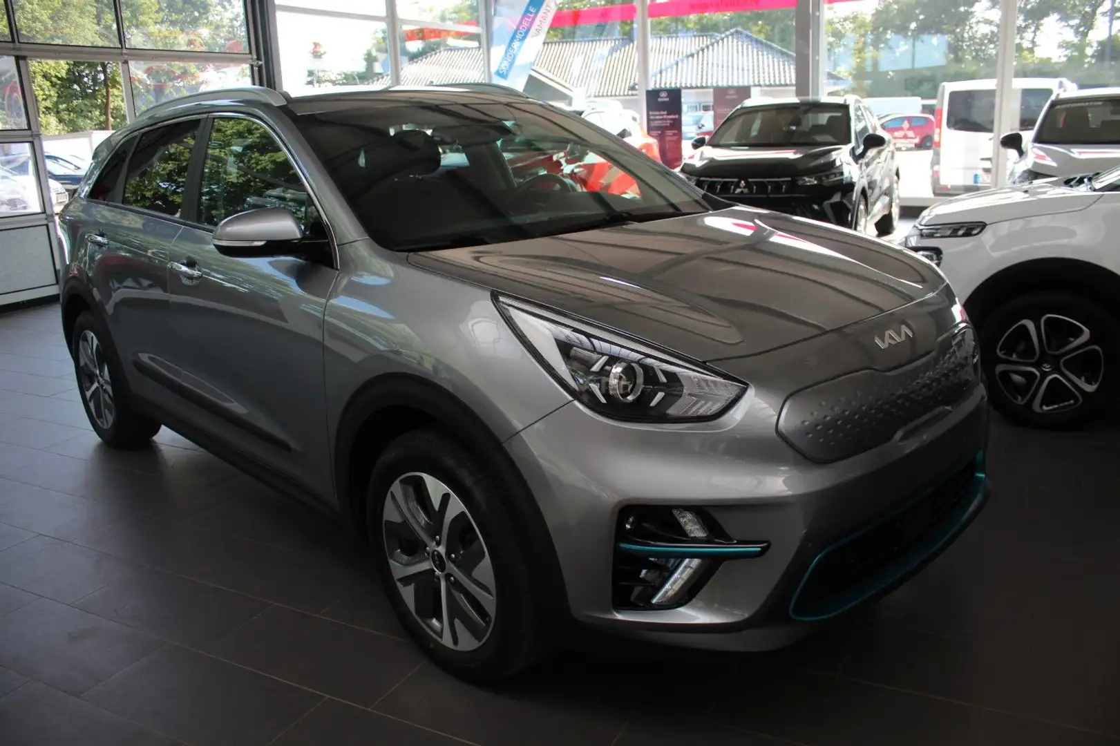Kia e-Niro Vision 64 kWh(3 Phasen, PLUS Paket, AHK) Gris - 2