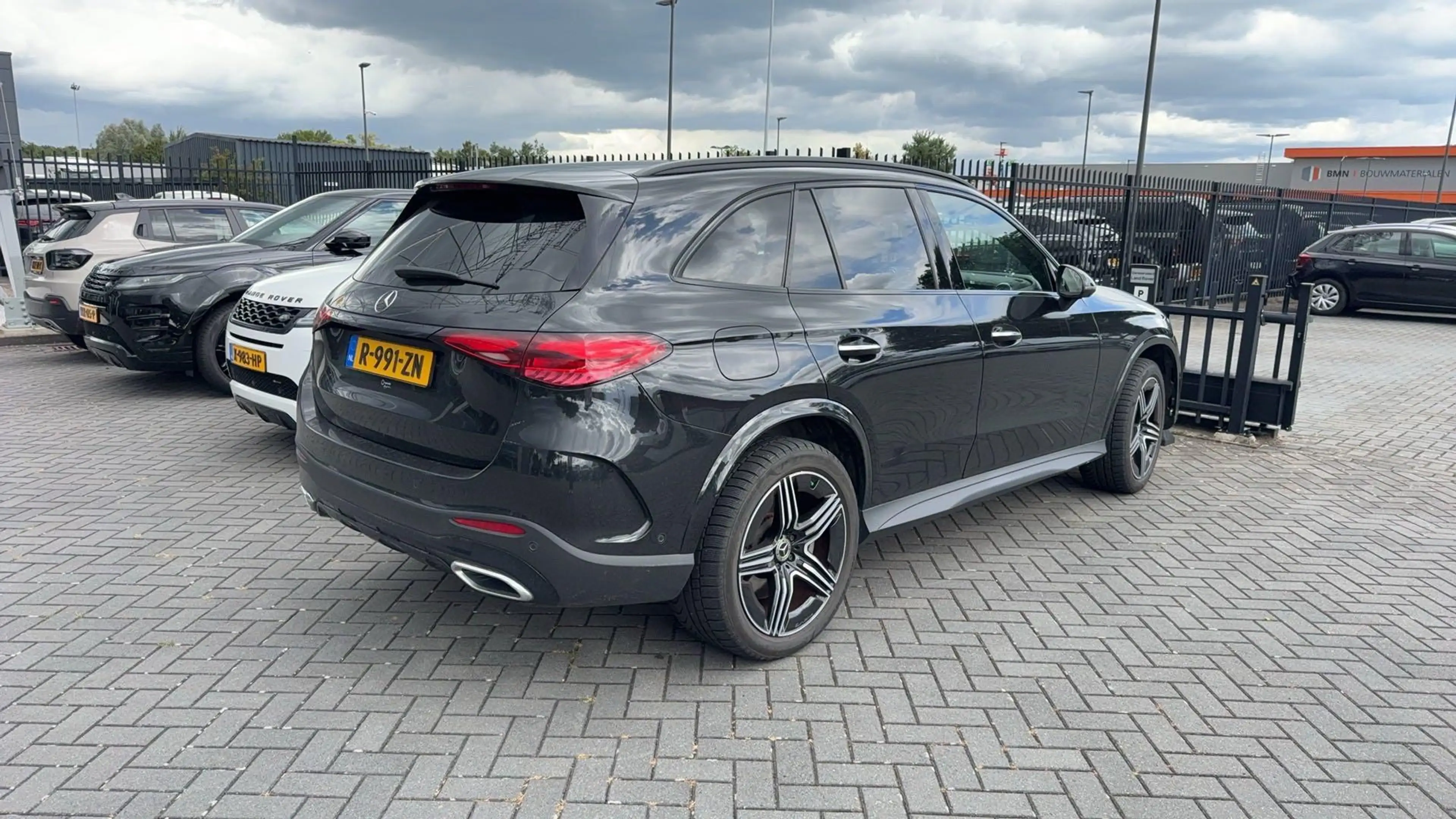 Mercedes-Benz GLC 300 300e 4MATIC AMG Line — photo 2
