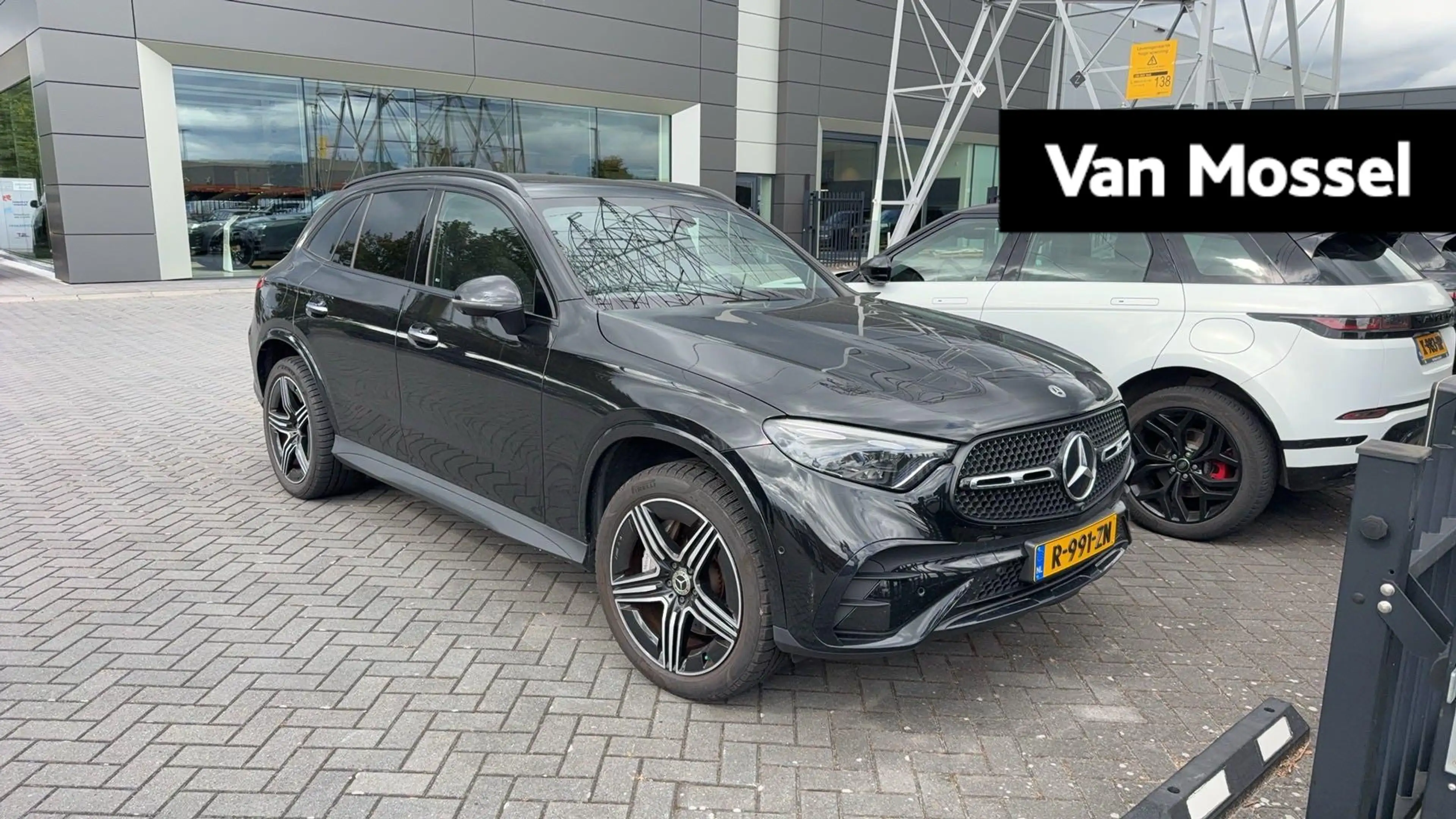 Mercedes-Benz GLC 300 300e 4MATIC AMG Line