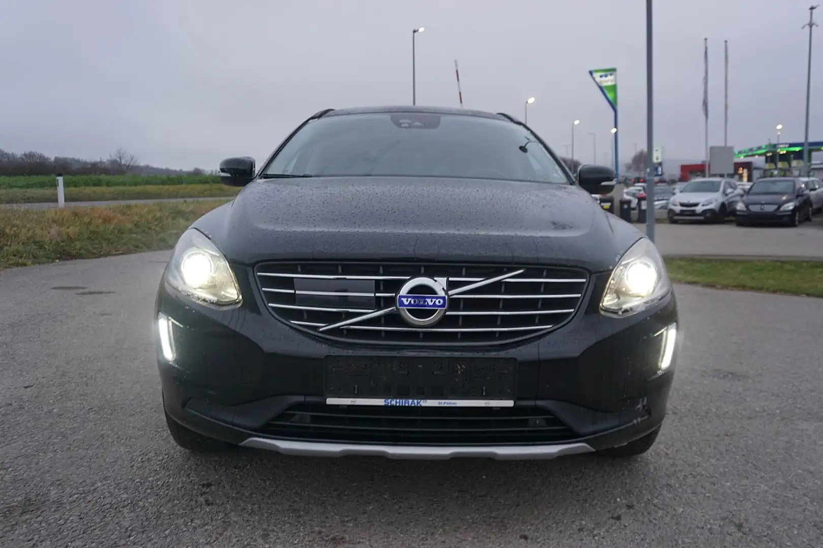 Volvo XC60 D4 Kinetic AWD Geartronic Schwarz - 1
