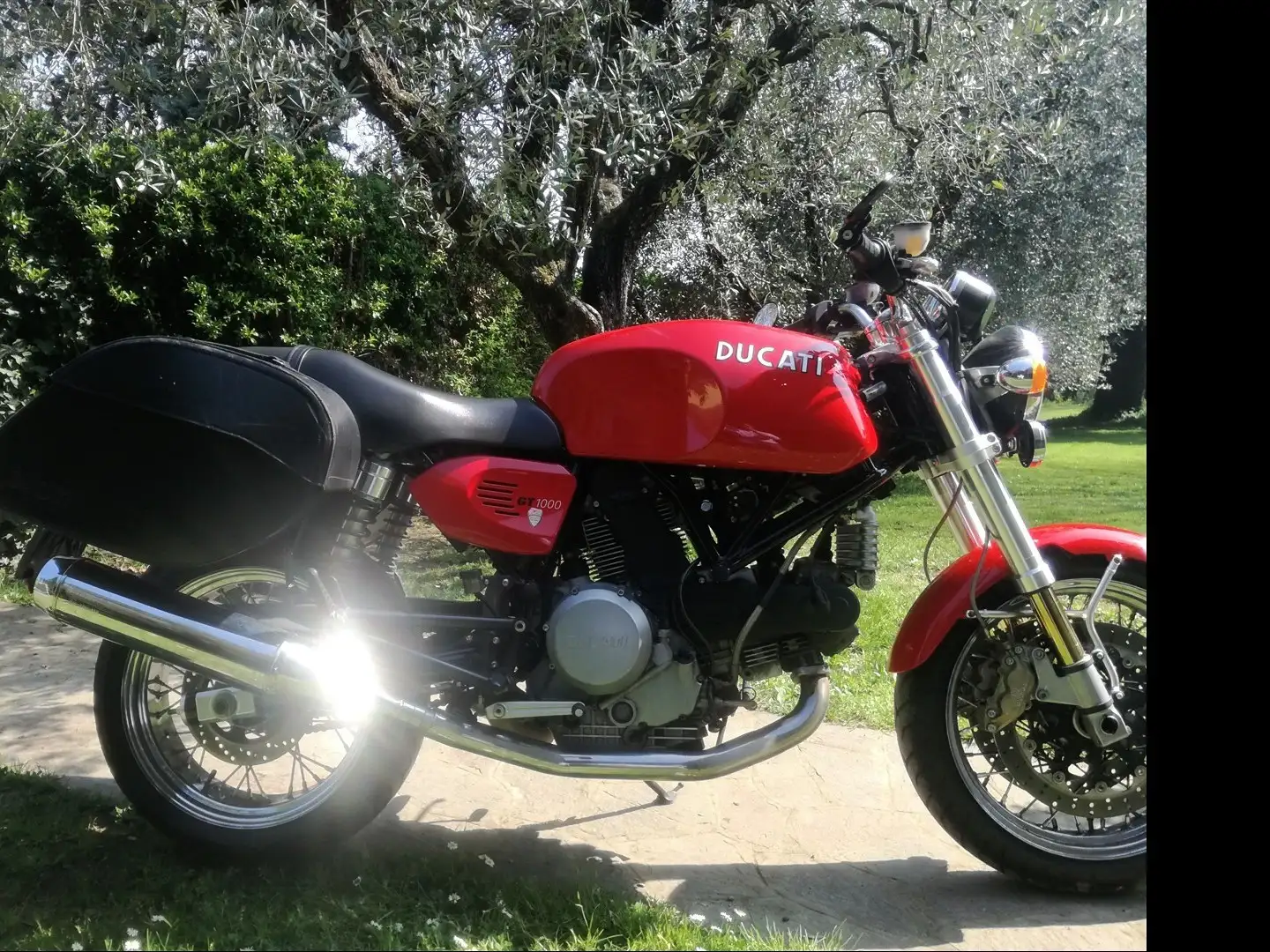 Ducati 1000 GT Kırmızı - 1