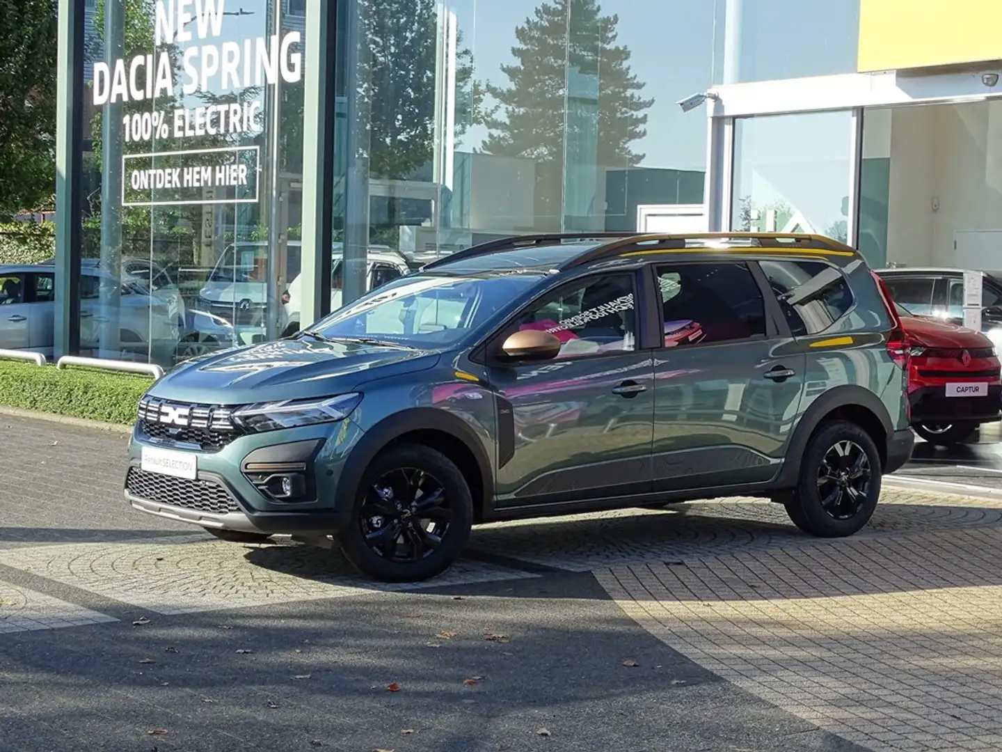 Dacia Jogger Extreme  TCe 110 7pl Groen - 1