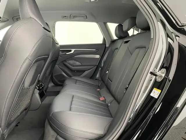 Audi A6 view 11