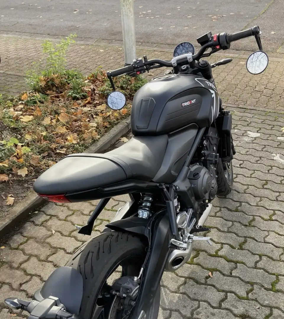 Triumph Trident 660 Negro - 1