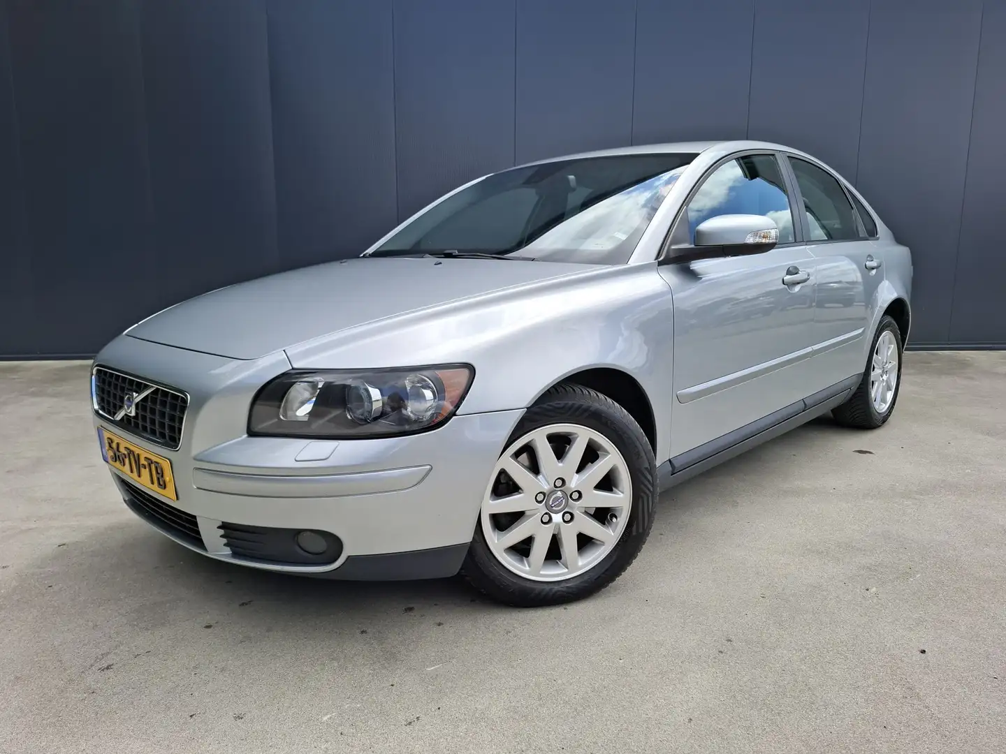 Volvo S40 2.4i 170 PK 5 CILINDER AUTOMAAT Summum XENON LEER Grijs - 1