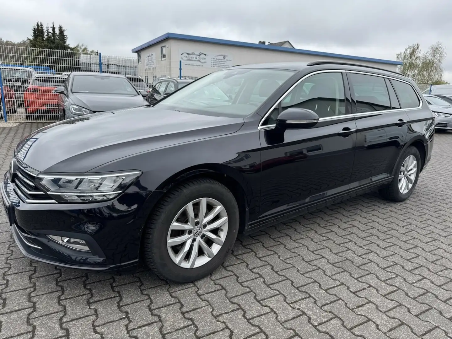 Volkswagen Passat Variant Business 1.5 TSI EU6 AHK, DSG Schwarz - 1