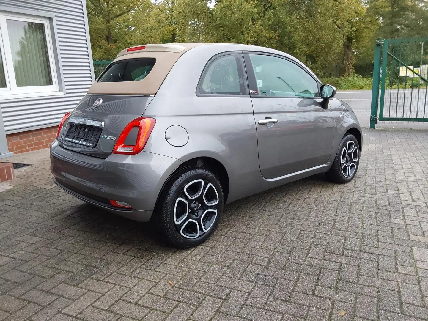 Fiat 500C 1.0 Mild Hybrid Club APP/KLIMA/TEMP 51 kW (69 P... Grau - 2