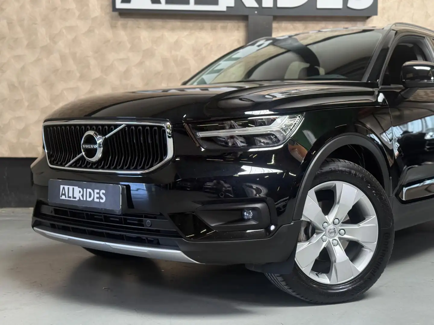 Volvo XC40 1.5 T3 Business Pro | ACC & PA | BLIS | CarPlay | Black - 2