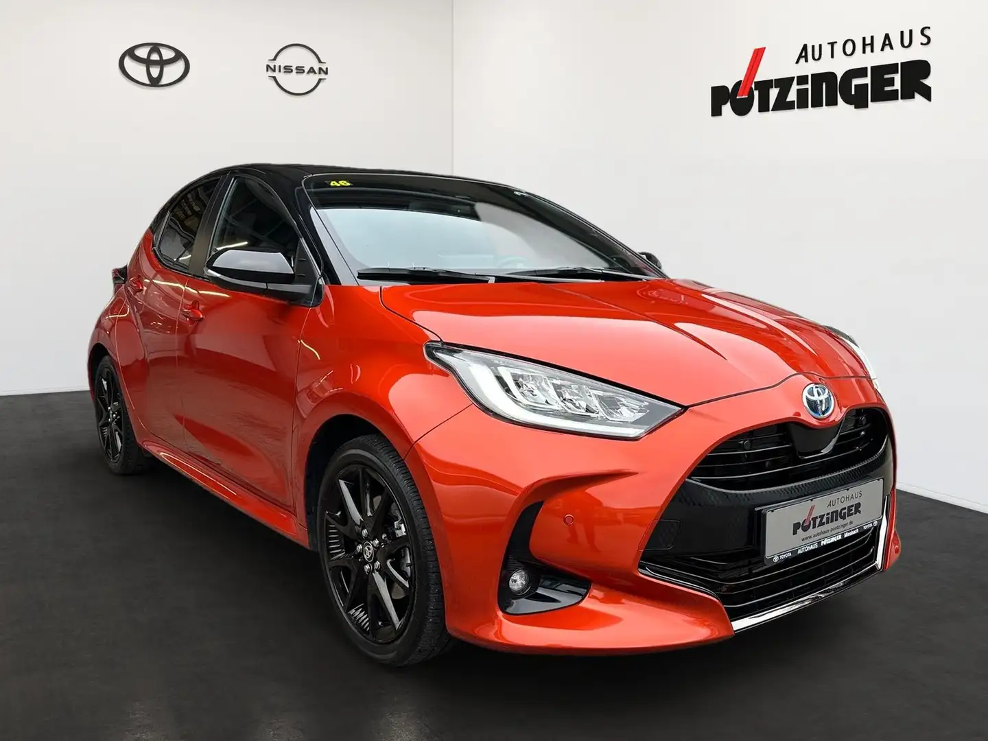 Toyota Yaris 1.5 Hybrid - Style, HUD, Navi Orange - 2