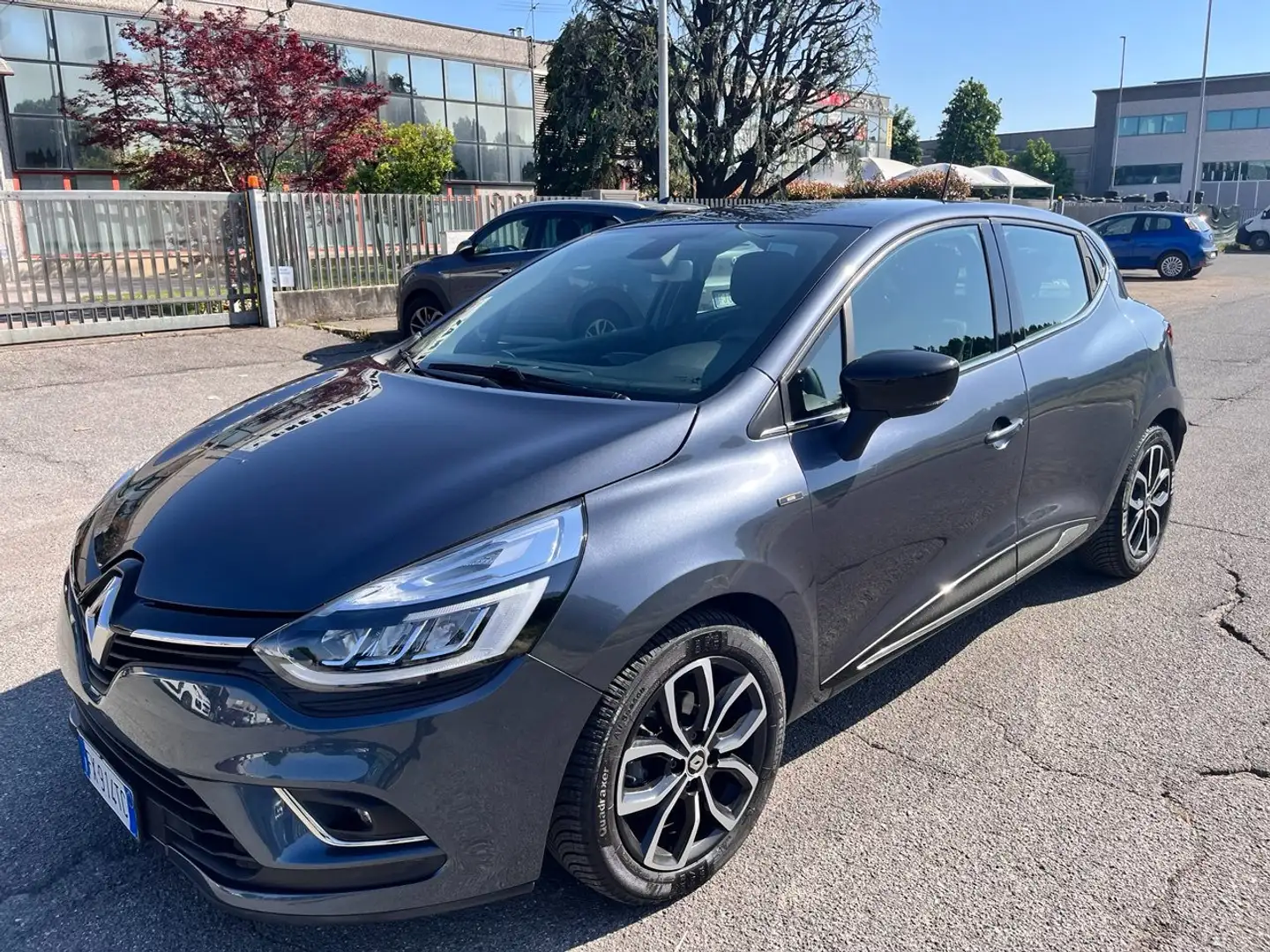 Renault Clio Clio 0.9 tce Moschino Intens 75cv Grau - 1