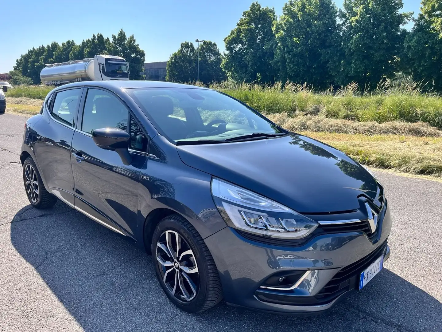 Renault Clio Clio 0.9 tce Moschino Intens 75cv Grau - 2