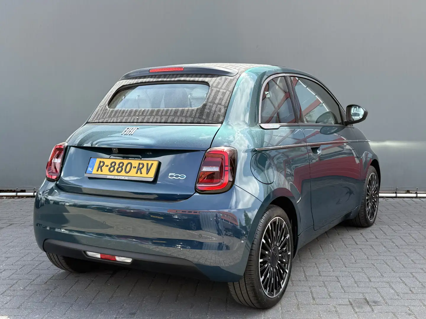Fiat 500e Cabrio La Prima 42 kWh CAMERA / PDC / APPLE & ANDR Groen - 2