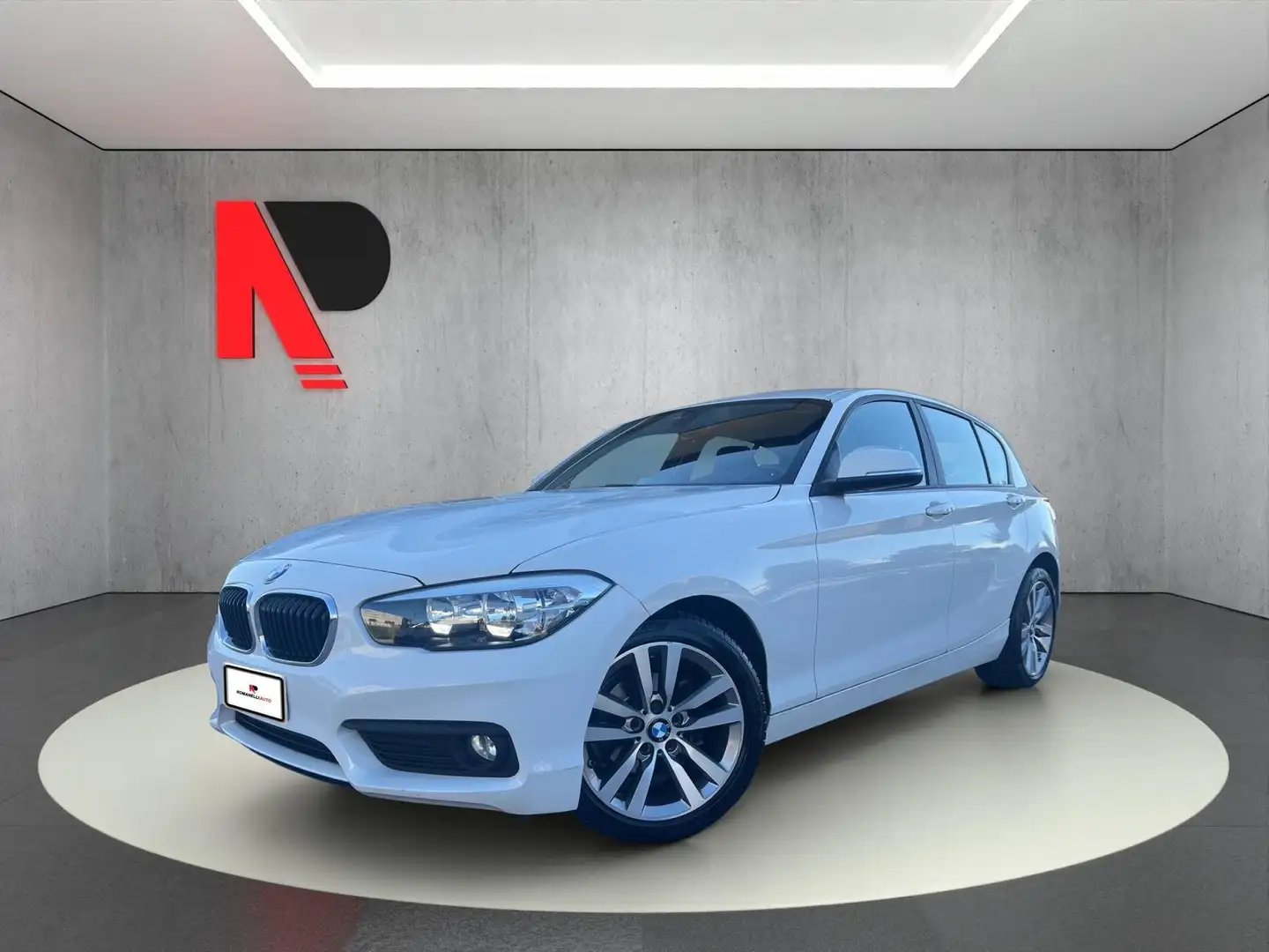 BMW 116 serie1 116d Advantage 5p auto Bianco - 1
