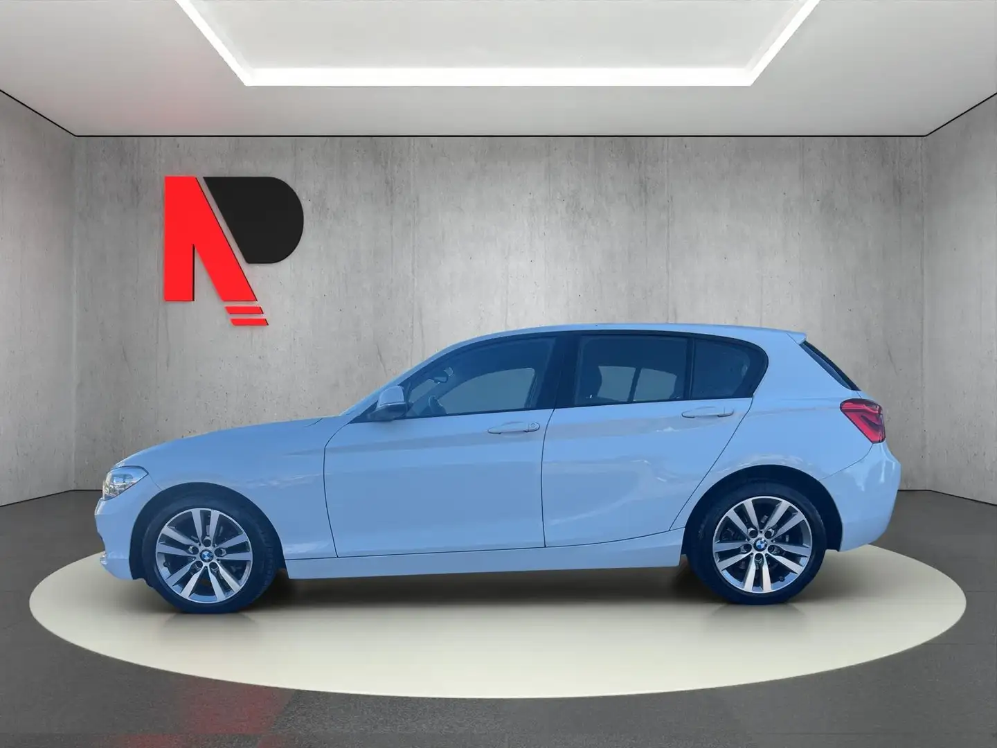 BMW 116 serie1 116d Advantage 5p auto Bianco - 2