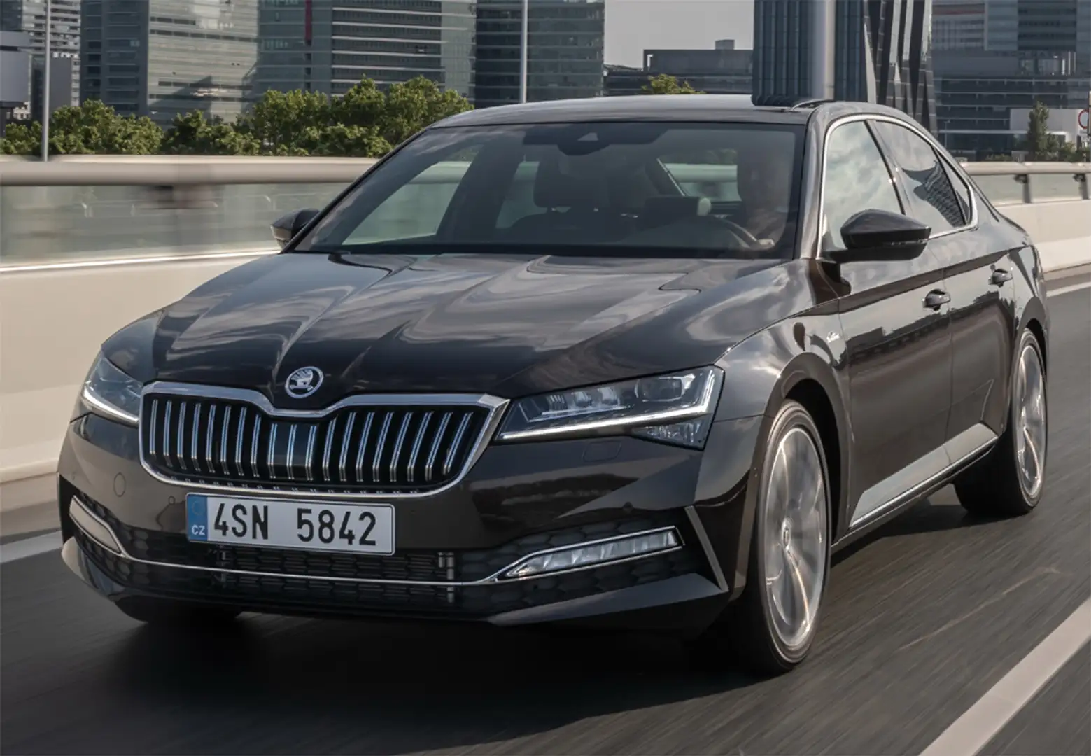 Skoda Superb 2.0 TDI Sportline 4x4 DSG 142kW - 1
