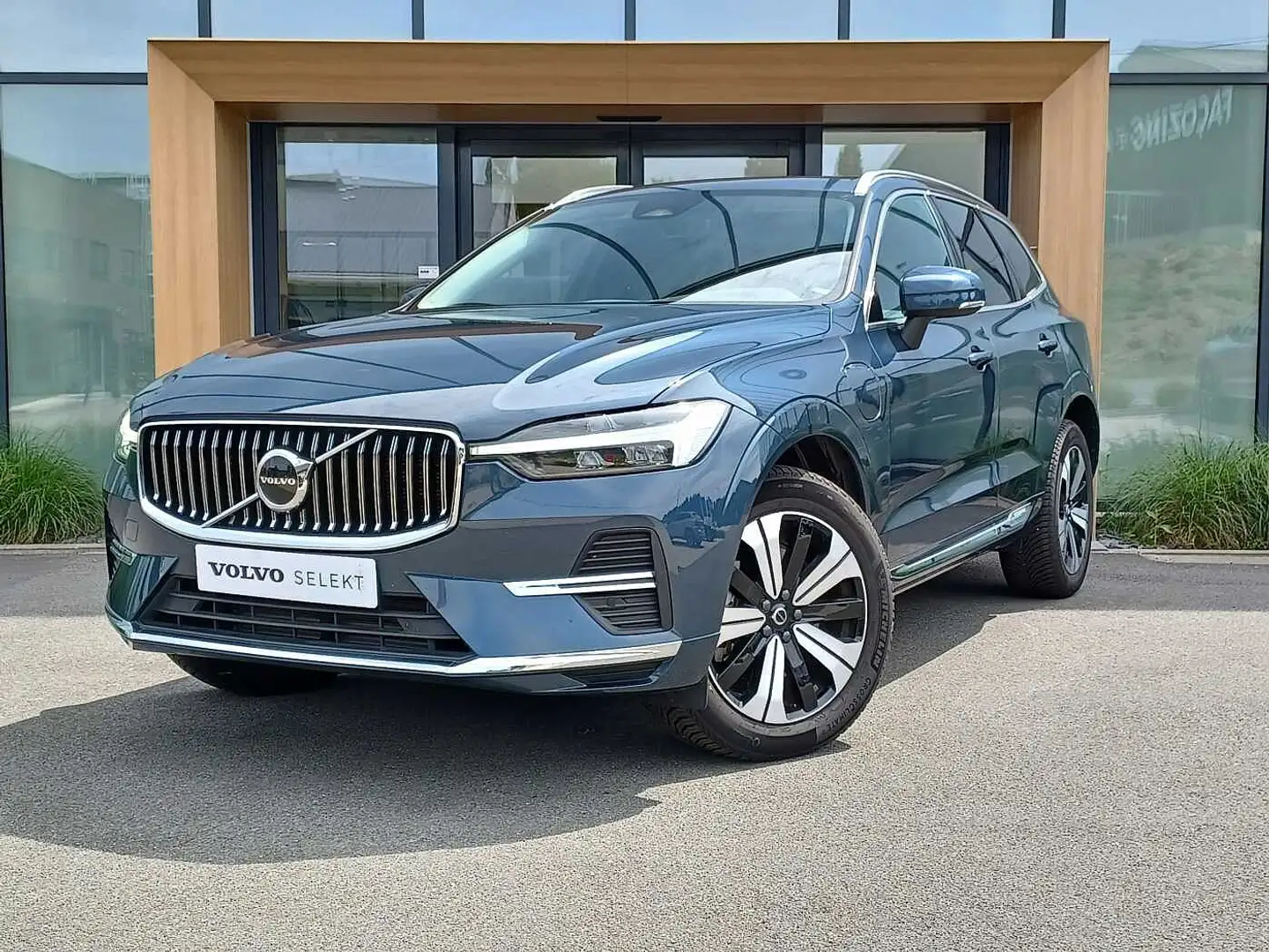 Volvo XC60 Recharge Core, T6 AWD Plug-in hybrid, Électrique/e Bleu - 1