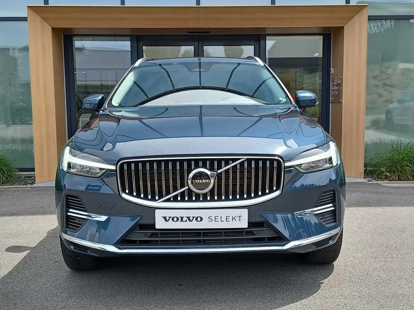 Volvo XC60 Recharge Core, T6 AWD Plug-in hybrid, Électrique/e Bleu - 2