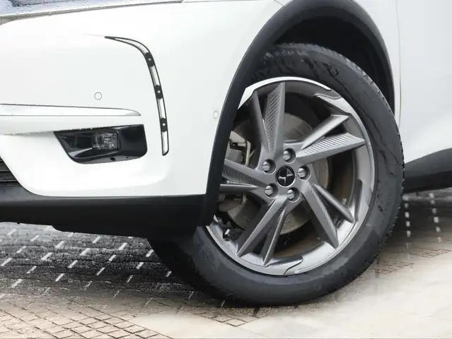 DS Automobiles DS 7 Crossback view 5