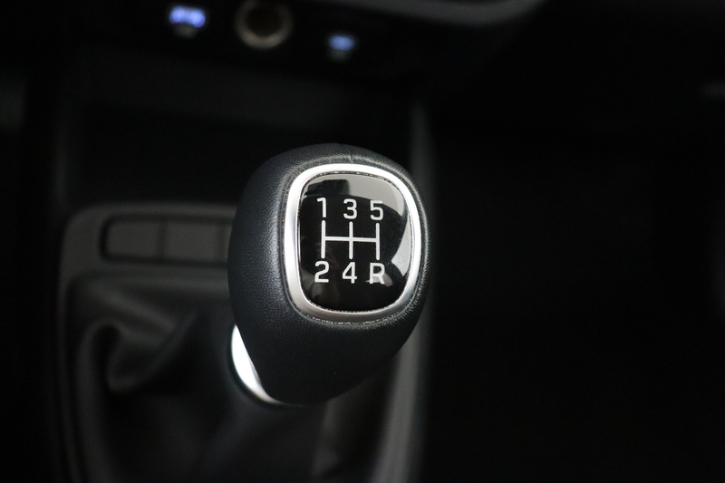 Hyundai i10 1.0 i + GPS + CARPLAY + CAMERA + PDC + CRUISE + AL — photo 12