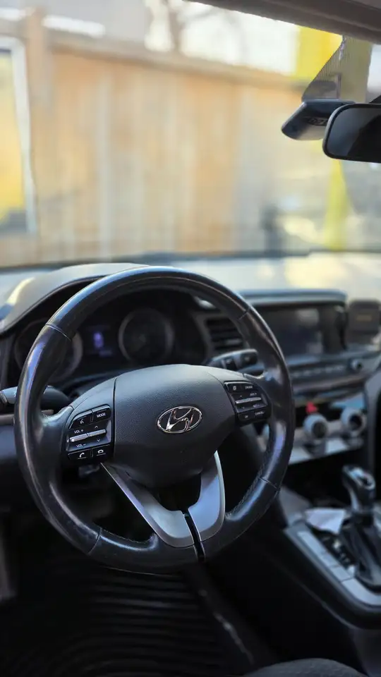 Hyundai ELANTRA снимка Hyundai ELANTRA
