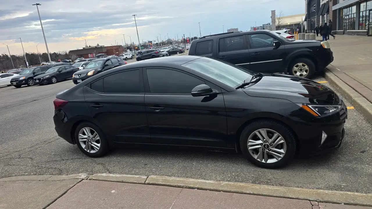Hyundai ELANTRA снимка Hyundai ELANTRA