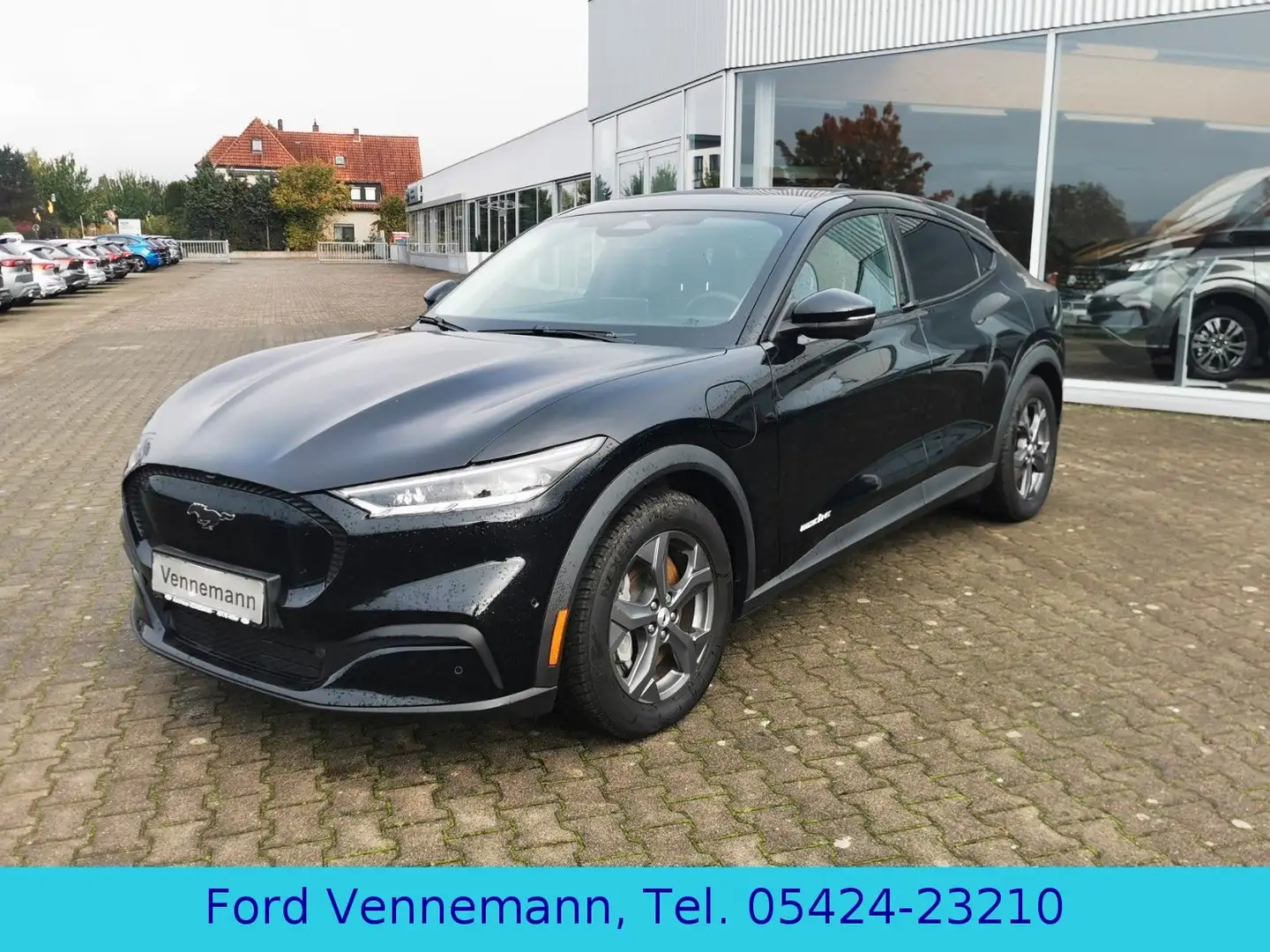 Ford Mustang Mach-E Basis Schwarz - 1