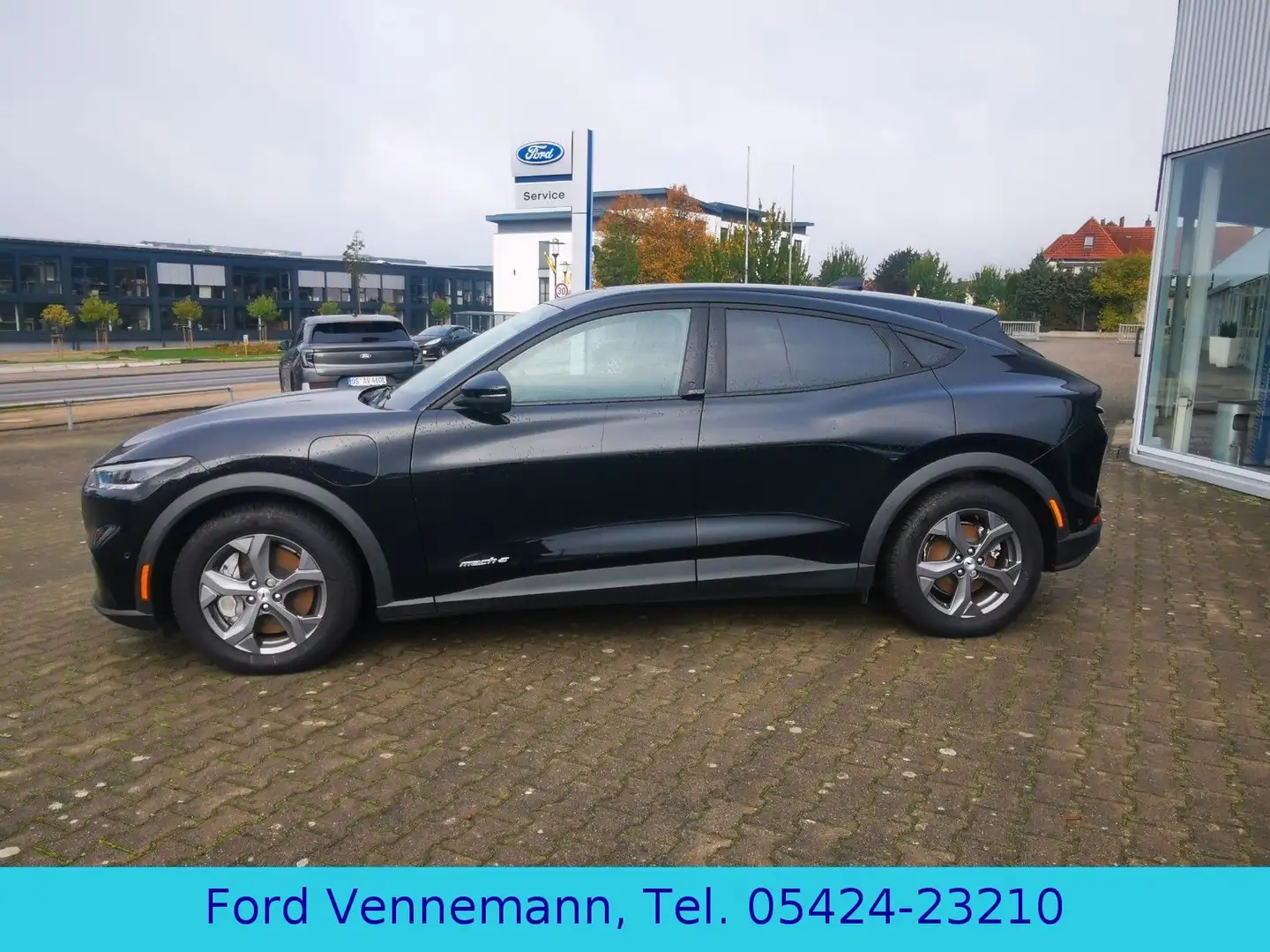 Ford Mustang Mach-E Basis Schwarz - 2