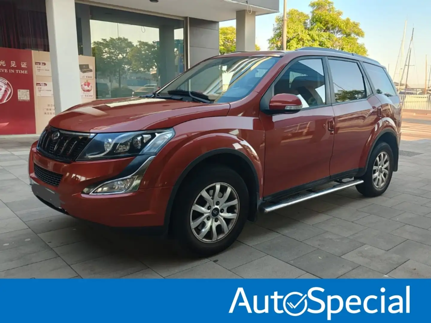 Mahindra XUV500 2.2D W8 FWD Oranje - 1