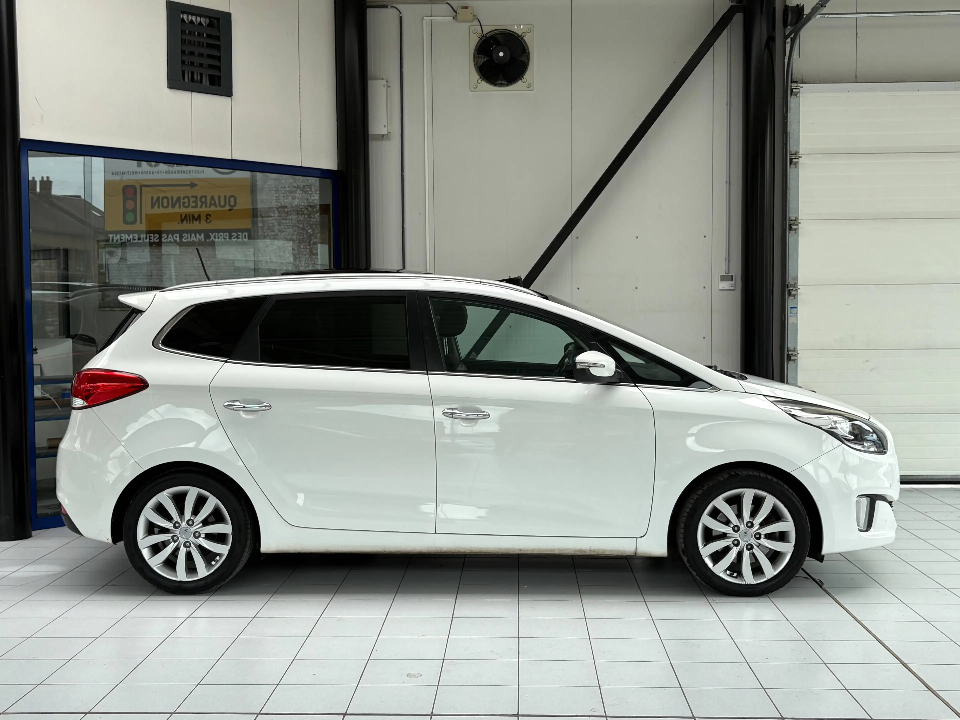 Kia Carens Carens 1.7 CRDI *GPS * TOIT * CAMERA * PDC * JANTES * — photo 6