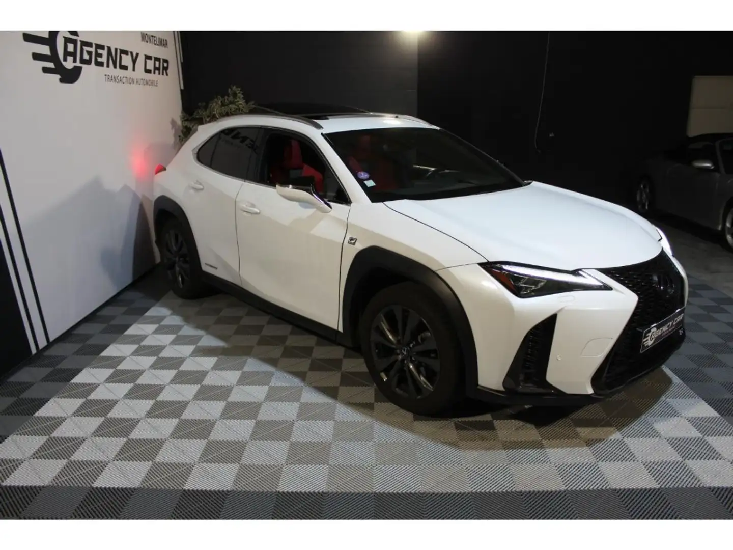 Lexus UX 250h 250h - F Sport - Hybride - Suivie Blanc - 2