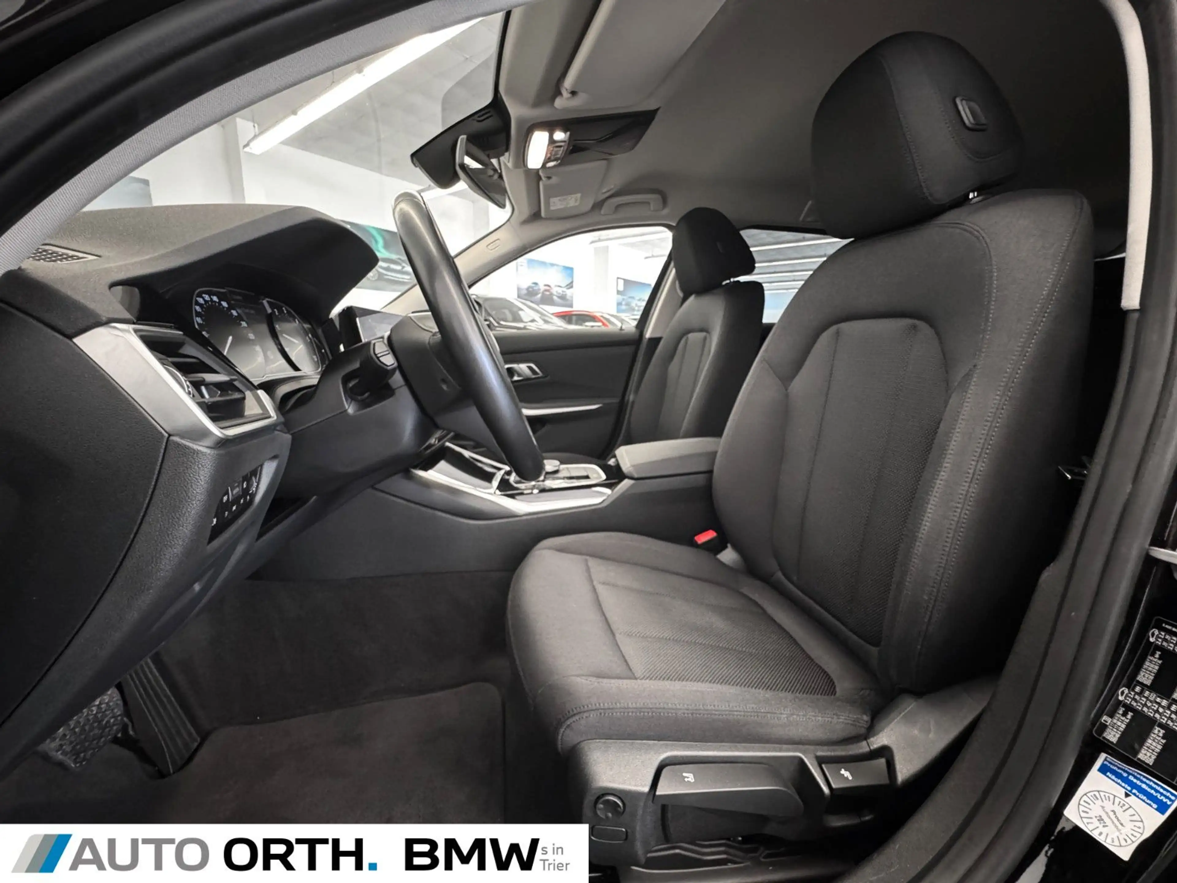 BMW 320 d Touring AUTOM. LC+ LED SIHZ PDC TEMPO AHK — photo 12