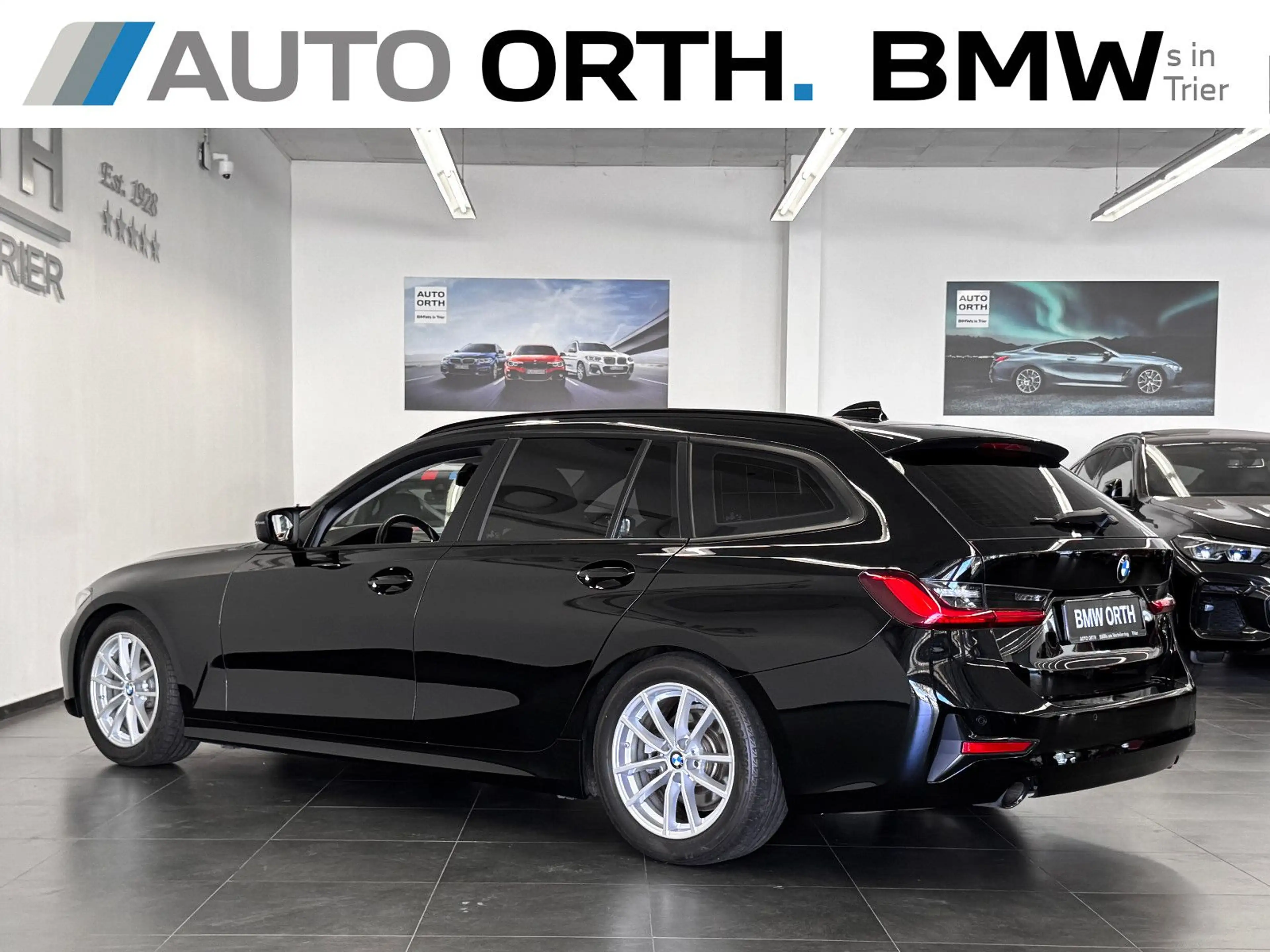 BMW 320 d Touring AUTOM. LC+ LED SIHZ PDC TEMPO AHK — photo 4
