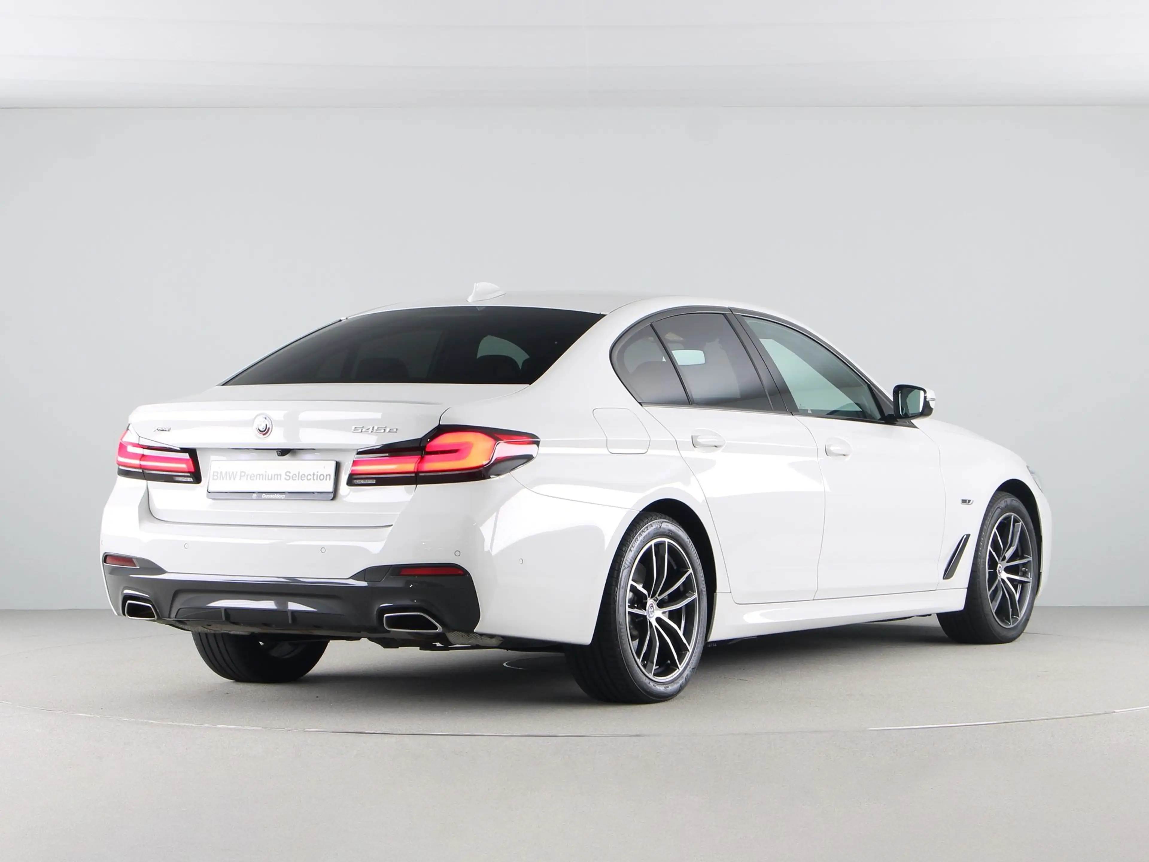 BMW 545 5 Serie 545e xDrive High Executive M-Sport — photo 9