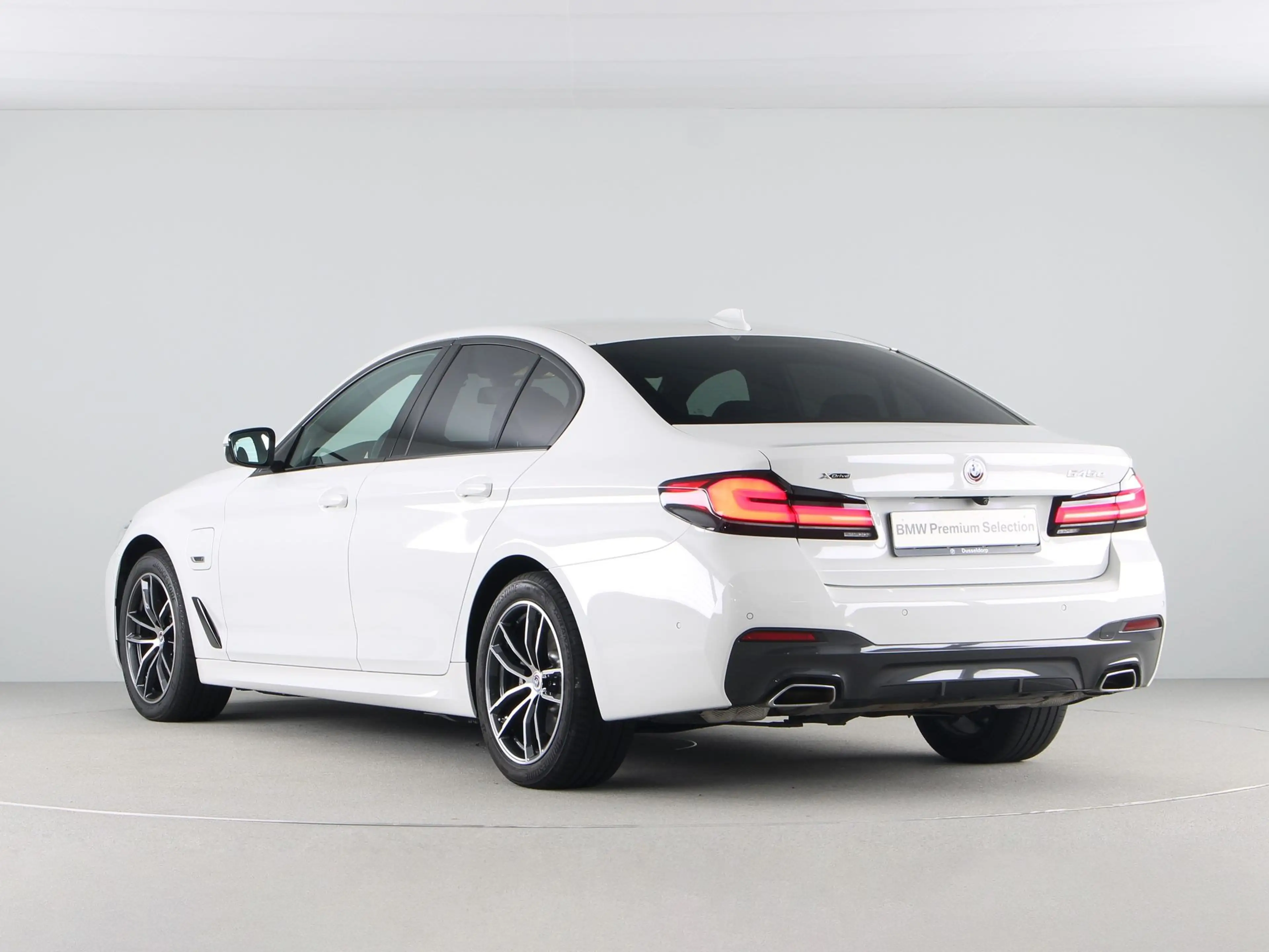 BMW 545 5 Serie 545e xDrive High Executive M-Sport — photo 11
