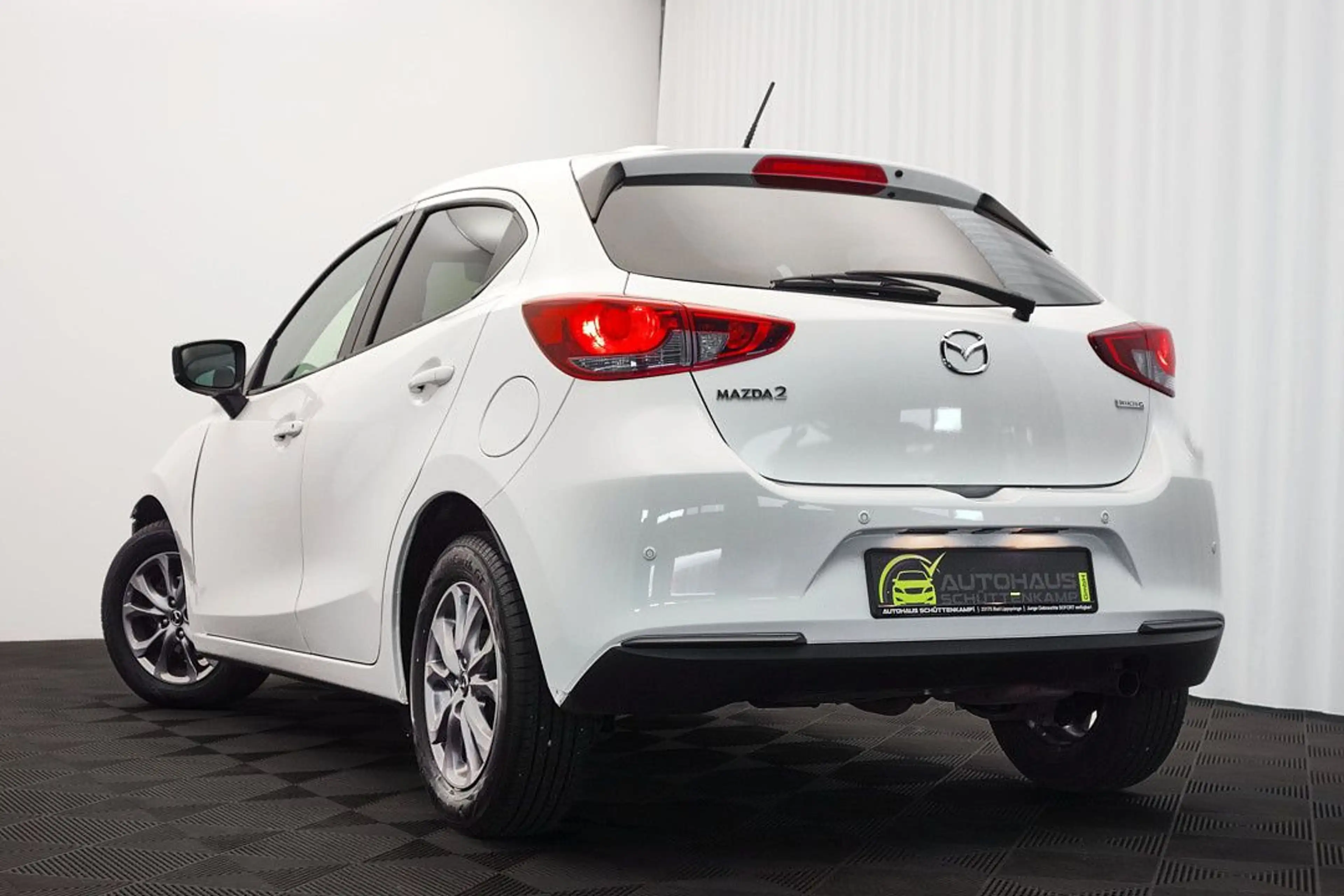 Mazda 2 Lim. *EXCLUSIVE-LINE* SITZHZG+NAVI+TEMPOMAT+ — photo 3