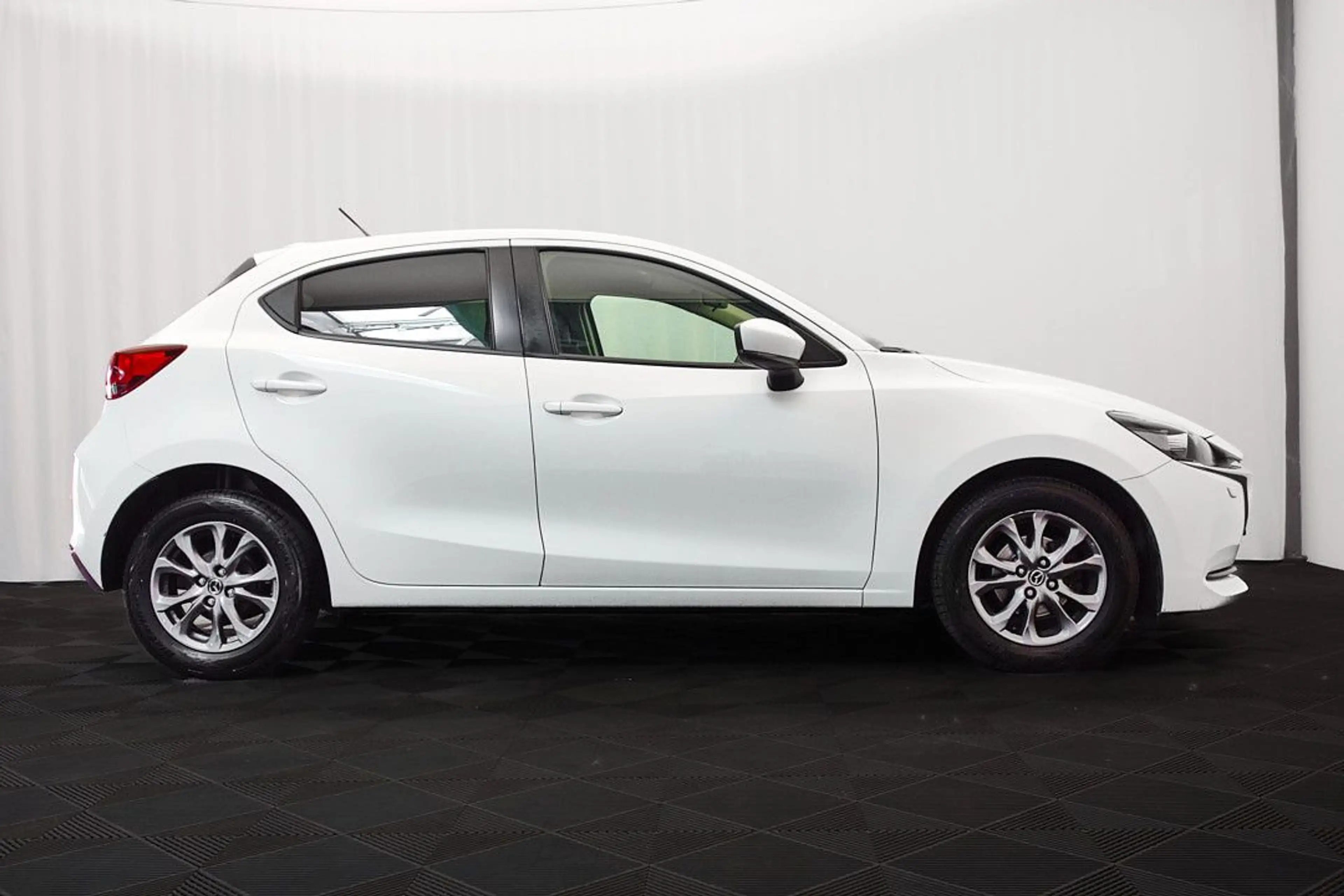 Mazda 2 Lim. *EXCLUSIVE-LINE* SITZHZG+NAVI+TEMPOMAT+ — photo 2