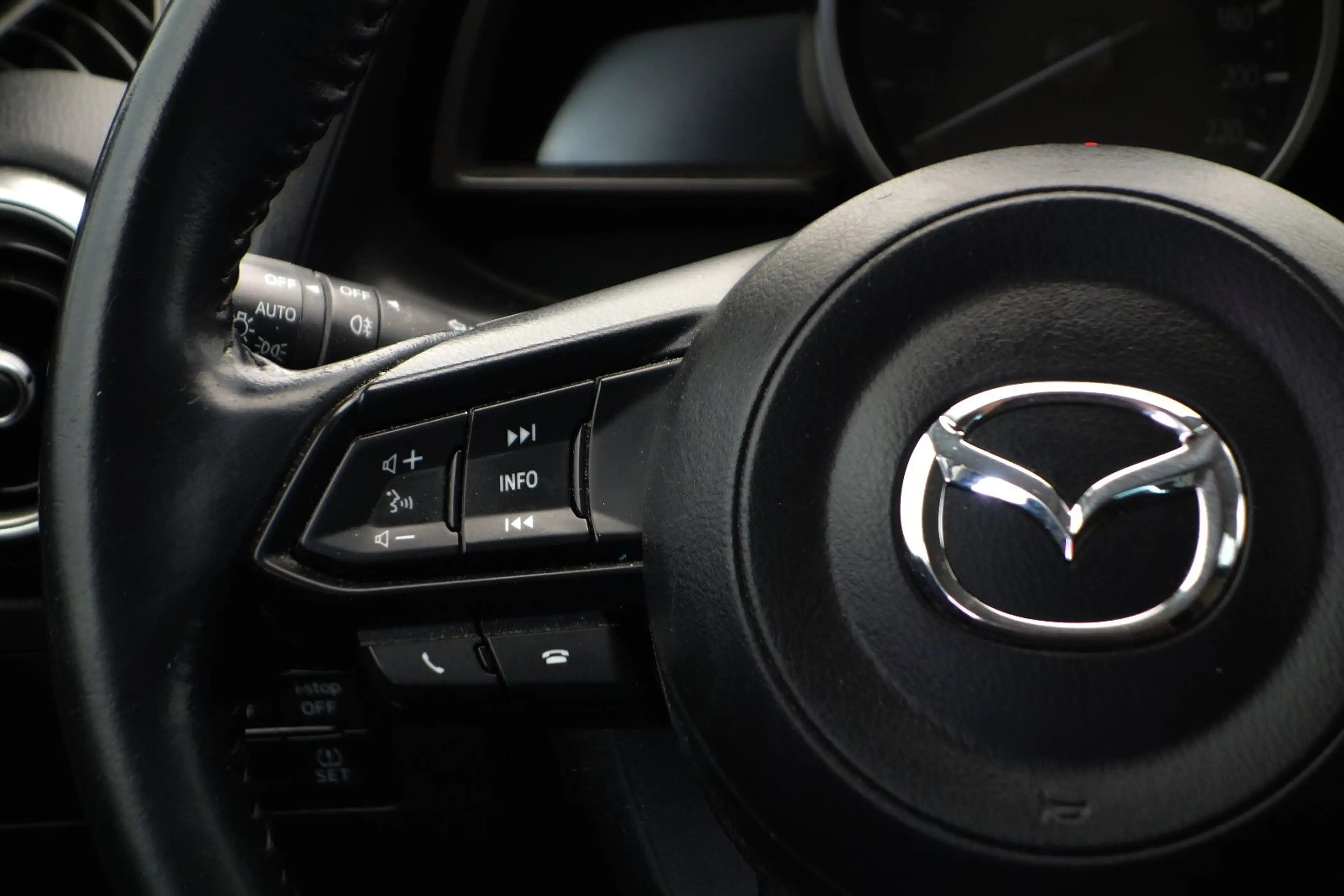 Mazda 2 Lim. *EXCLUSIVE-LINE* SITZHZG+NAVI+TEMPOMAT+ — photo 12