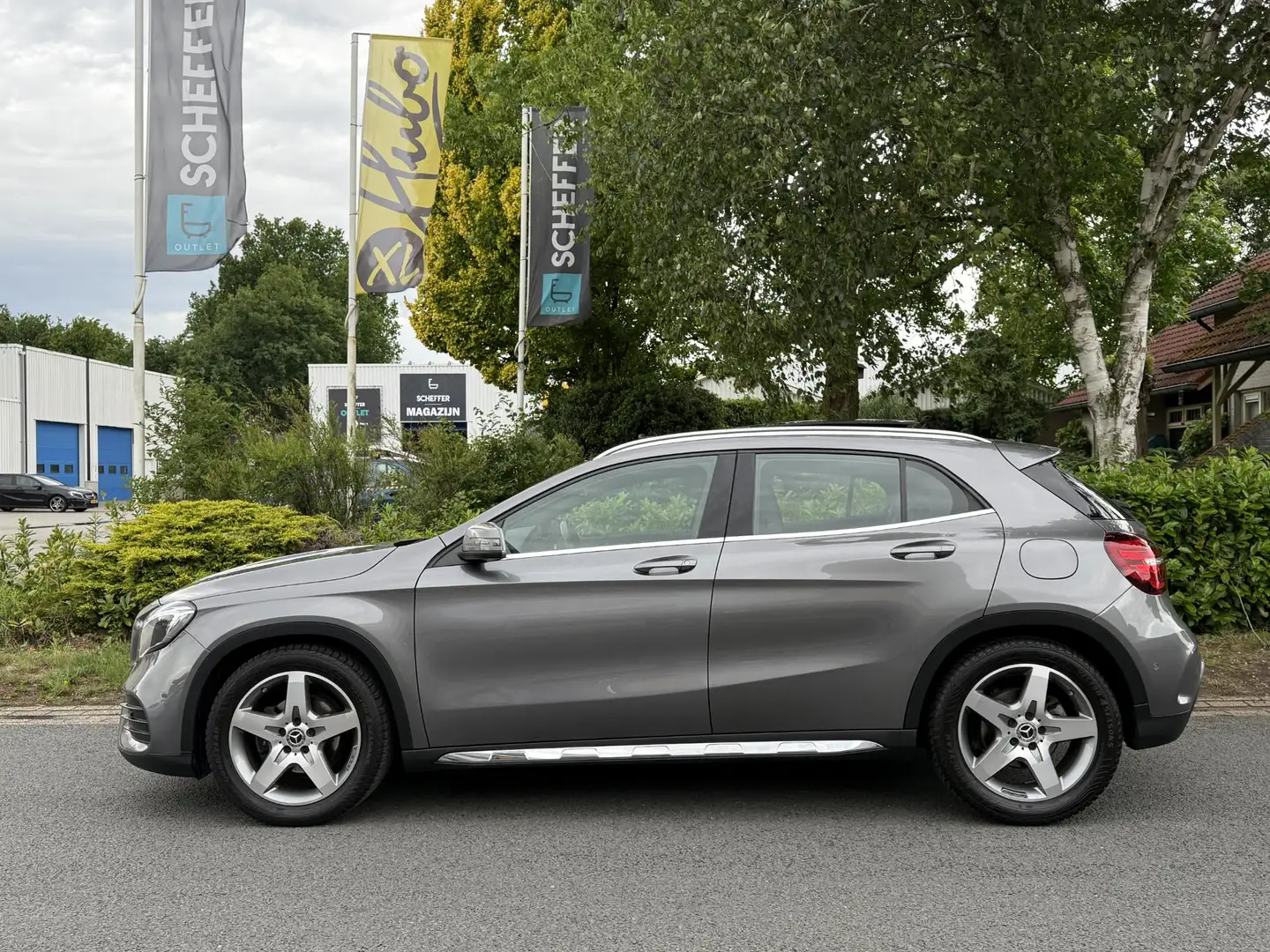 Mercedes-Benz GLA 200 AMG 156PK Automaat•Pano Szürke - 2
