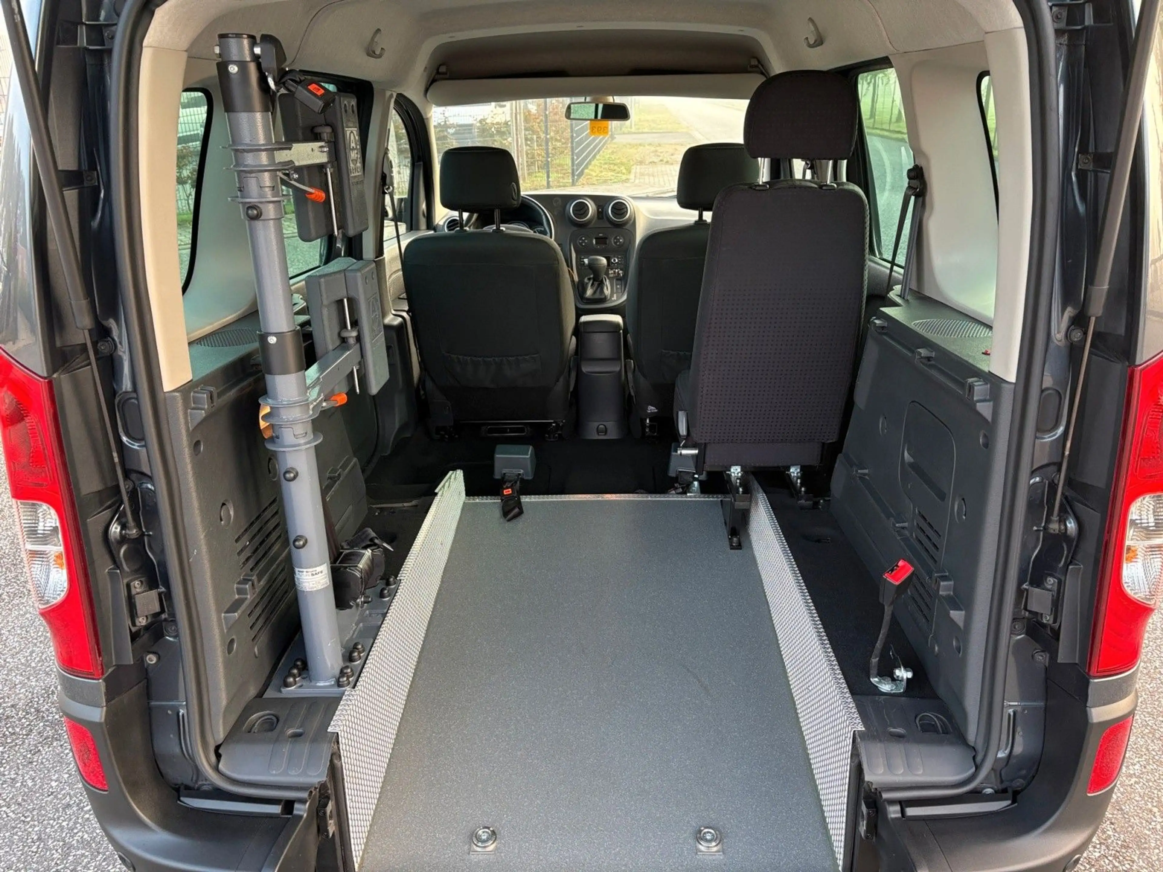 Mercedes-Benz Citan 112 *Rollstuhlgerecht* — photo 24