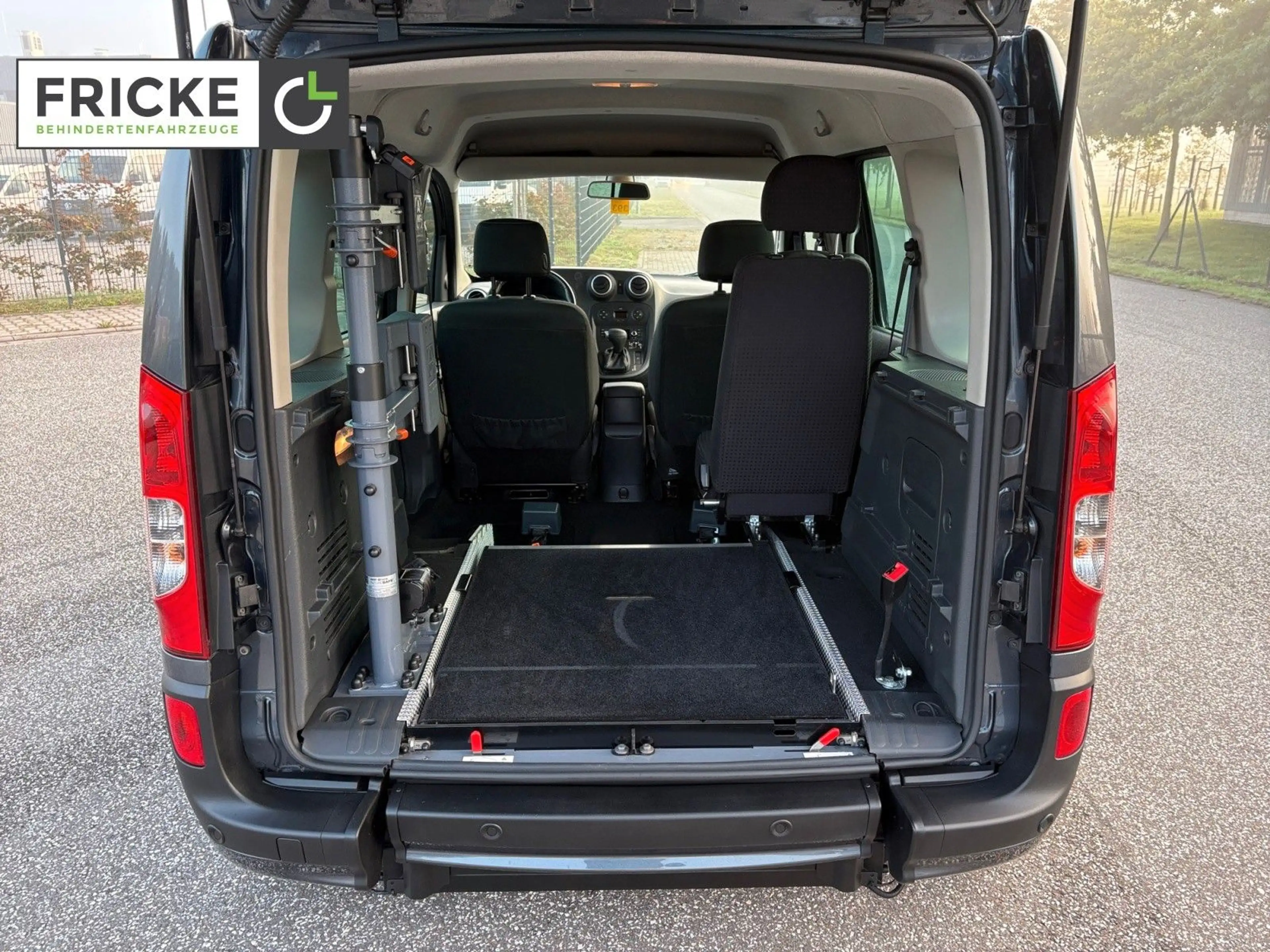 Mercedes-Benz Citan 112 *Rollstuhlgerecht* — photo 23