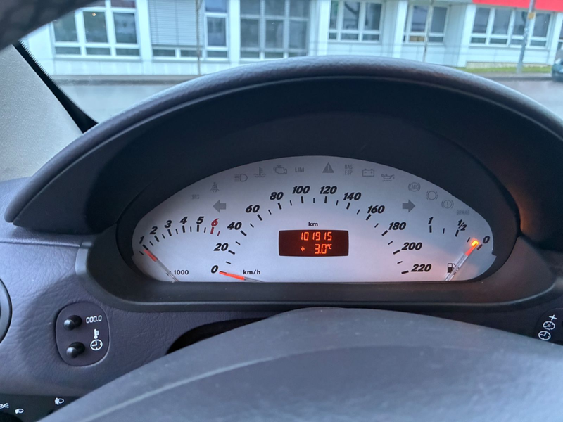 Mercedes-Benz A 210 Evolution — photo 11