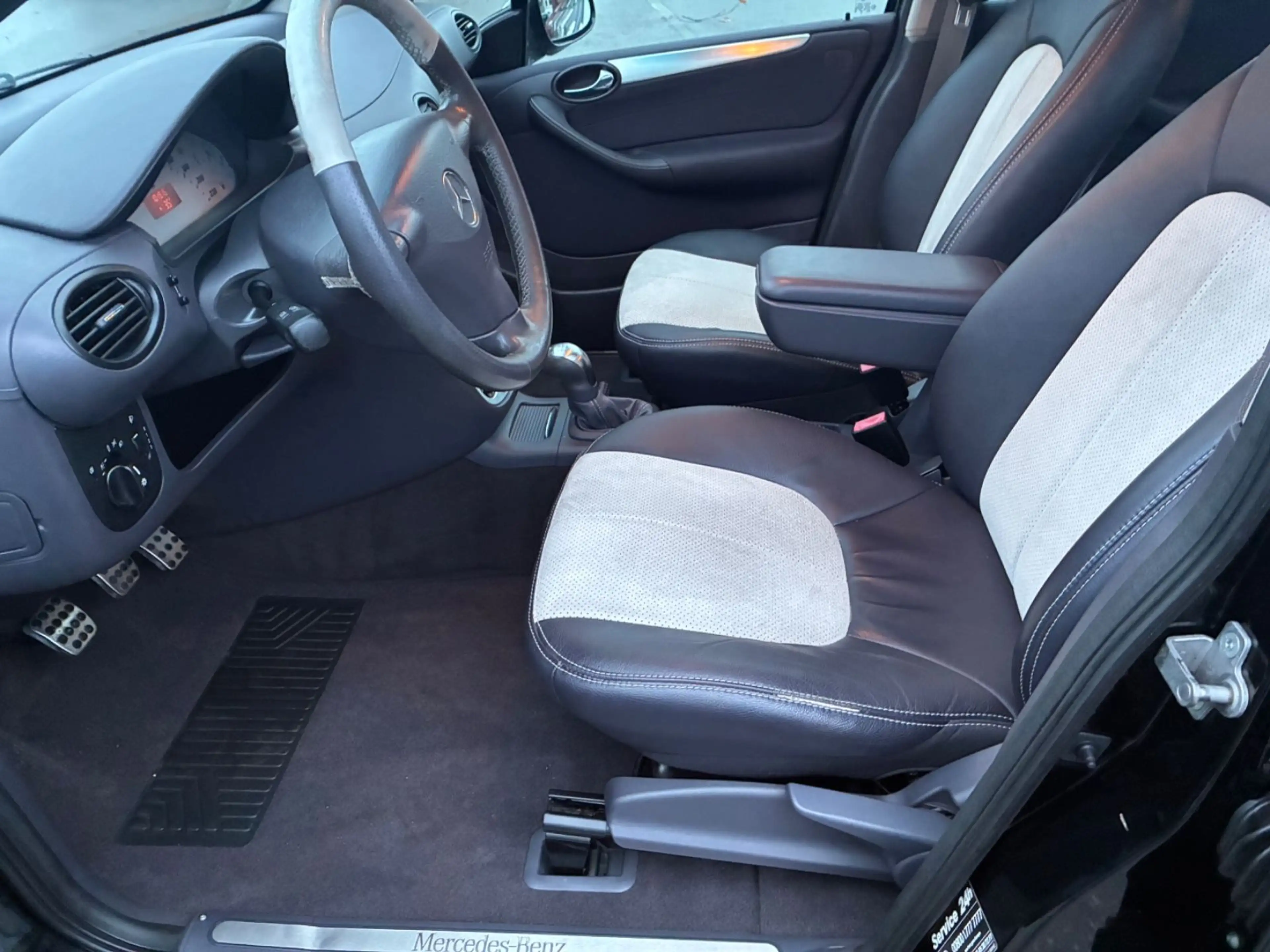 Mercedes-Benz A 210 Evolution — photo 7