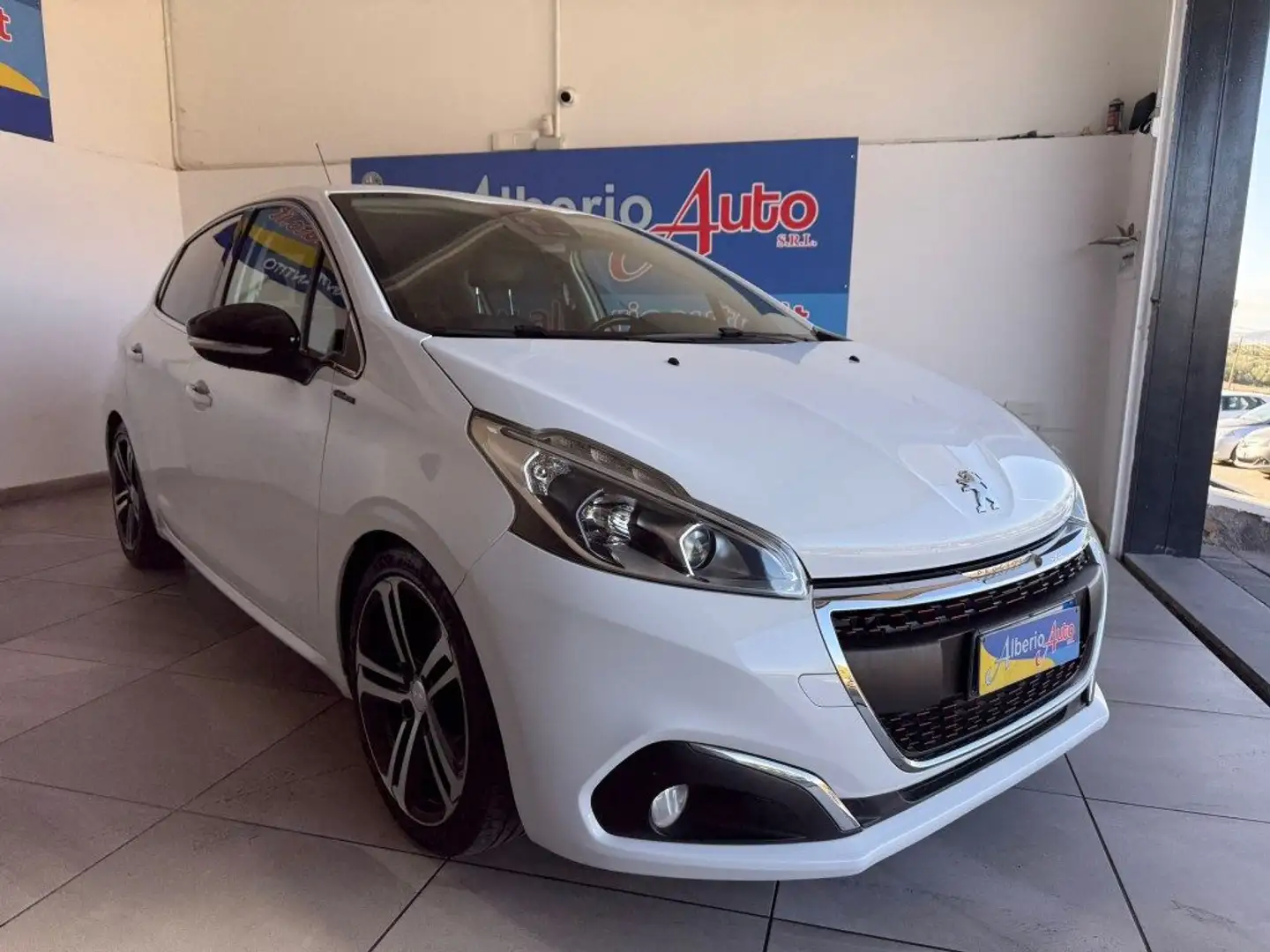 Peugeot 208 1° serie BlueHDi 120 S&S 5 porte GT Line Bianco - 2